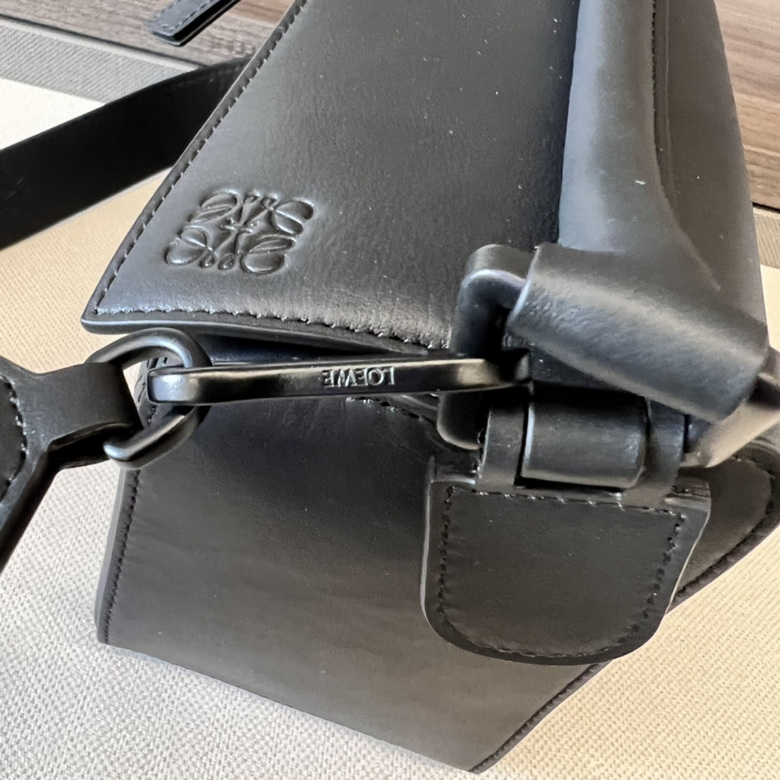 LOE puzzle bag size: 24X16.5X10.5cm