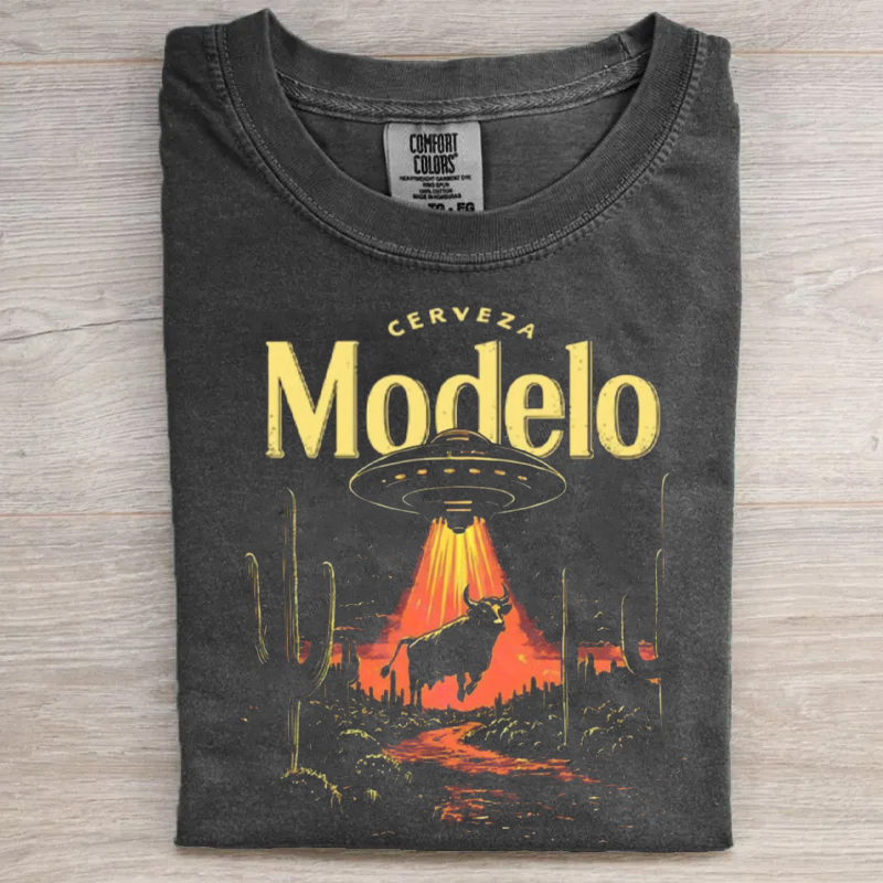Modelo Cowboy UFO Desert Graphic T-shirt