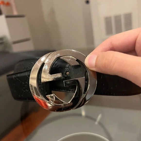 Raktárköltöztetés, eredeti bőr márkájú övek szuper alacsony áron eladó