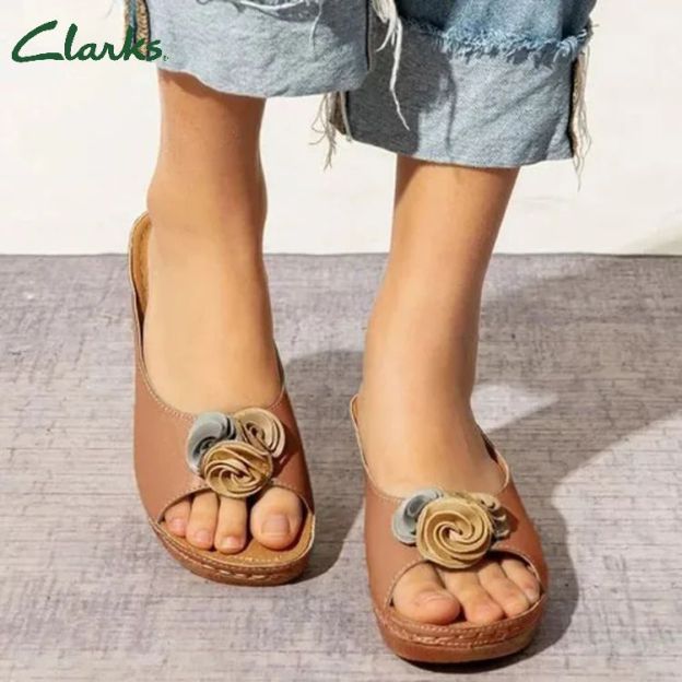 😍Ultimo giorno 50% DI SCONTO😍-Sandali da donna con zeppa comodi in pelle tinta unita con cinturino a fiori