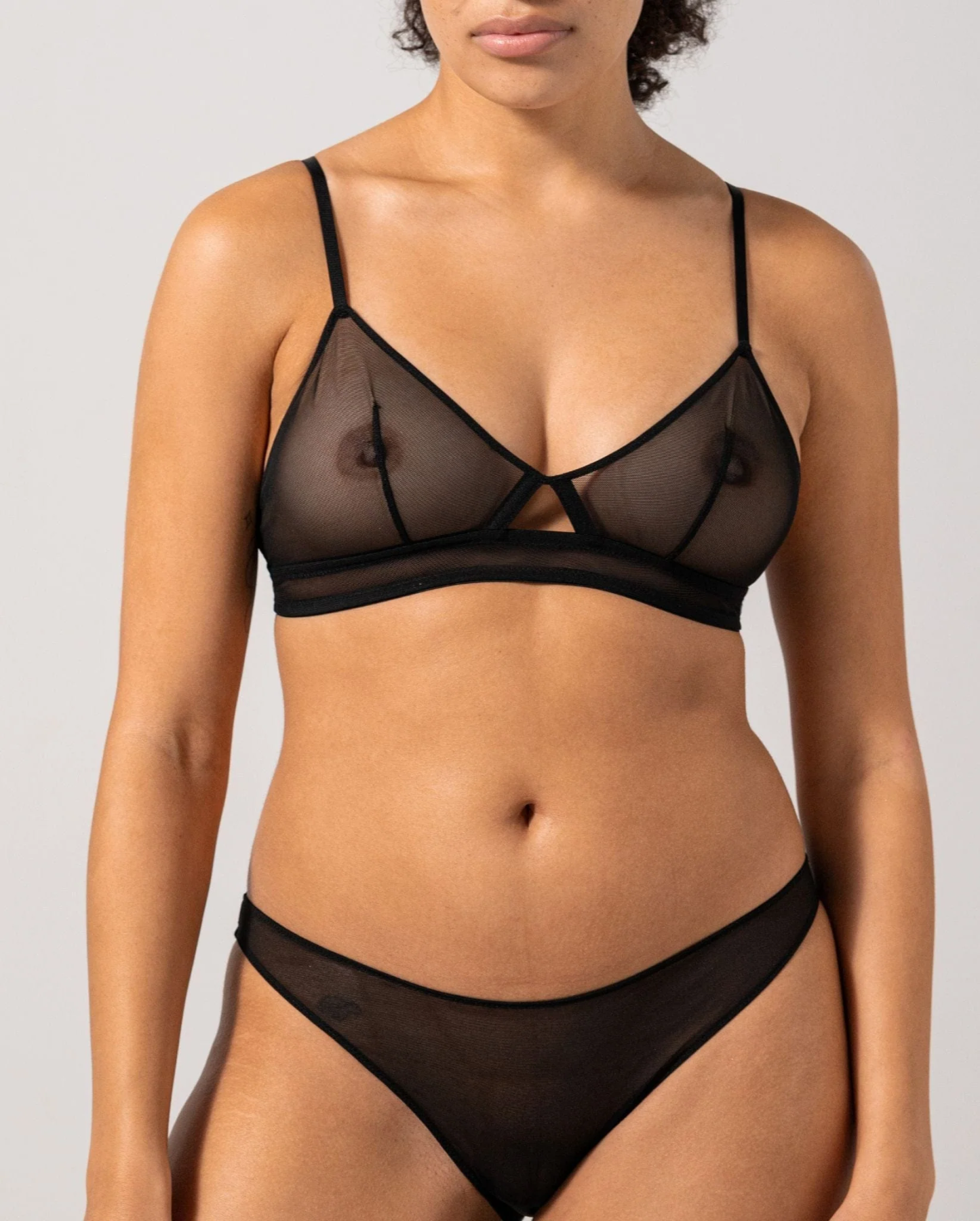 đVictoria's Secret klasszikus fehĂ©rnemƱ, szexi bĂĄjjal Ă©s eleganciĂĄval