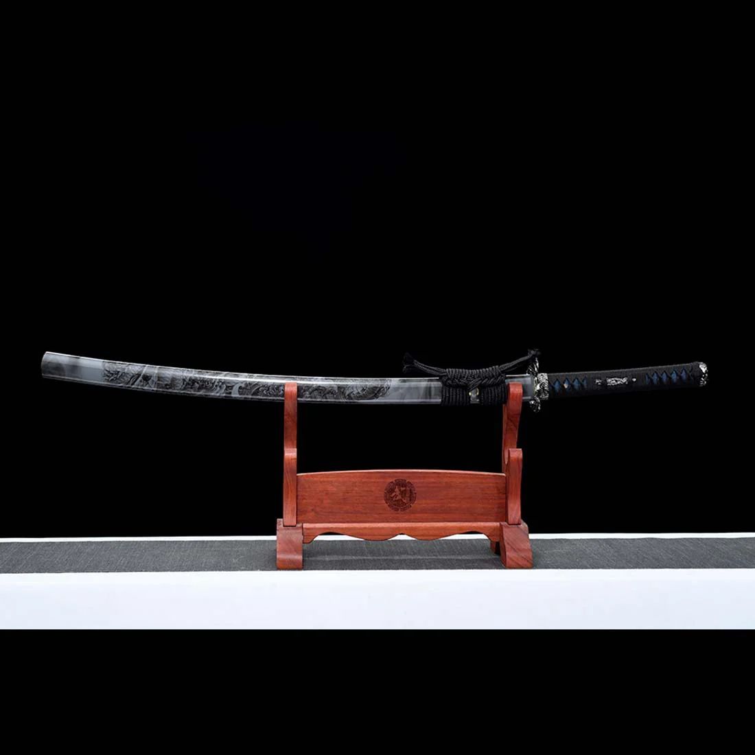 Kézzel készített japán szamuráj katana, sárkánykard kék penge Bo-hi 1060 szénacél agyag edzett sárkánymintás illesztéssel