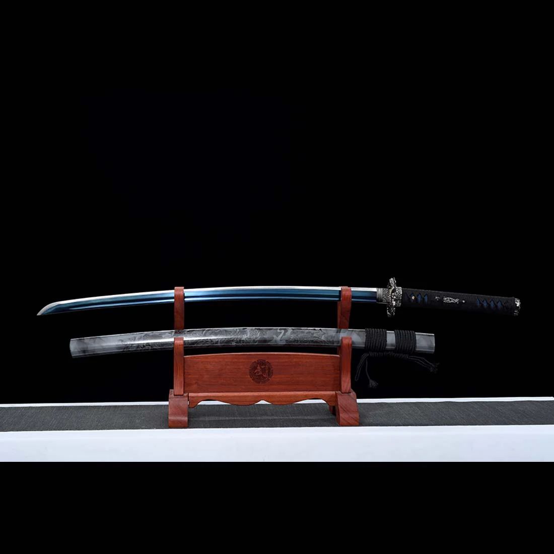 Kézzel készített japán szamuráj katana, sárkánykard kék penge Bo-hi 1060 szénacél agyag edzett sárkánymintás illesztéssel