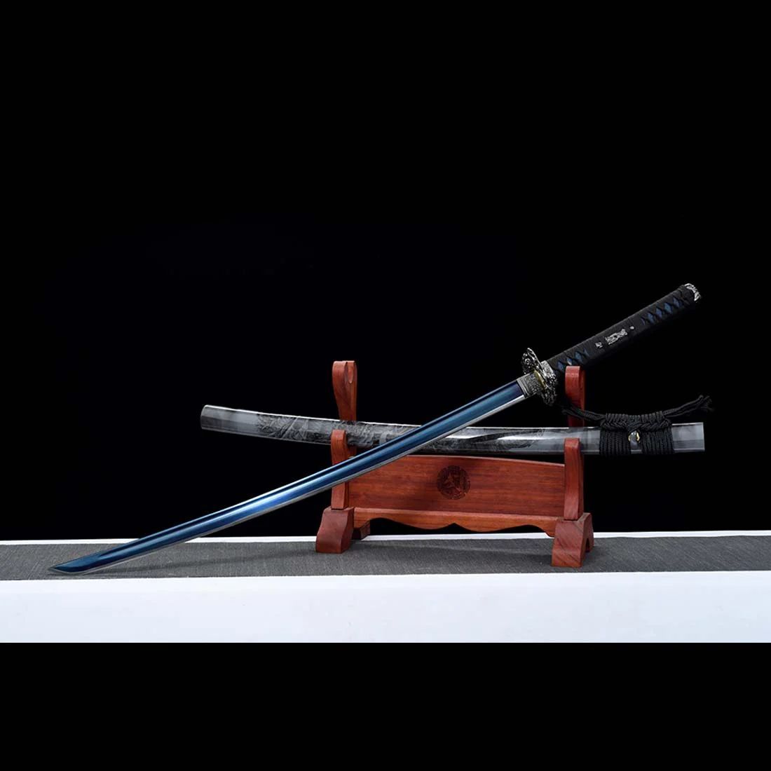 Kézzel készített japán szamuráj katana, sárkánykard kék penge Bo-hi 1060 szénacél agyag edzett sárkánymintás illesztéssel
