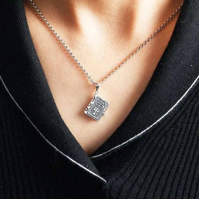 Piccola collana con croce