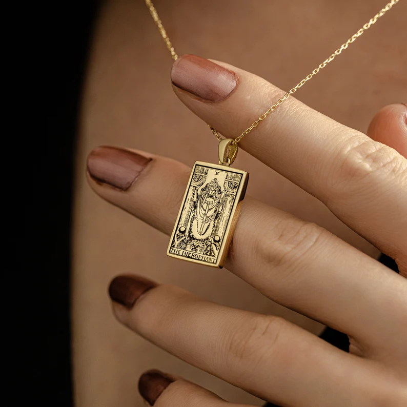 Collana dei tarocchi dello zodiaco Toro Sacerdote Reversibile squisito ciondolo zodiacale - Gioielli astrologici - Regali squisiti (Unisex)