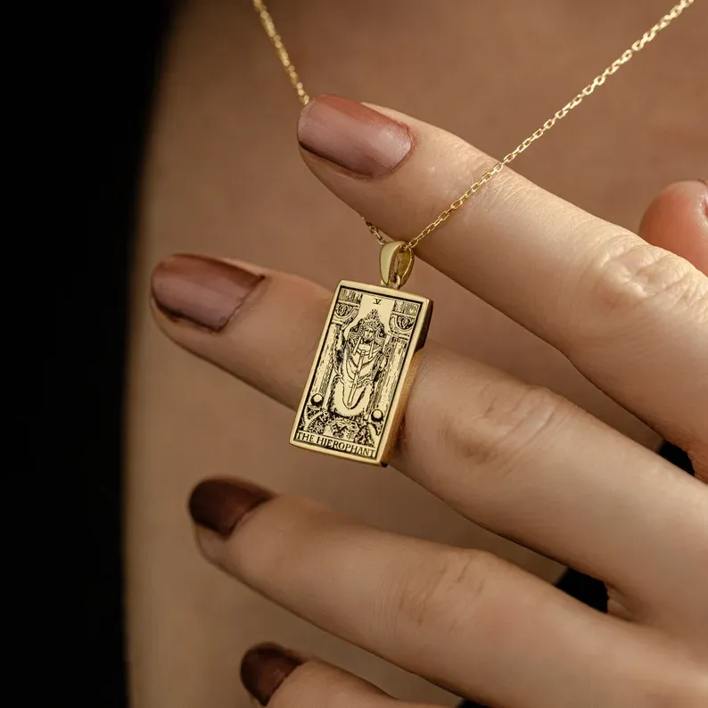 Collana dei tarocchi dello zodiaco Toro Sacerdote Reversibile squisito ciondolo zodiacale - Gioielli astrologici - Regali squisiti (Unisex)