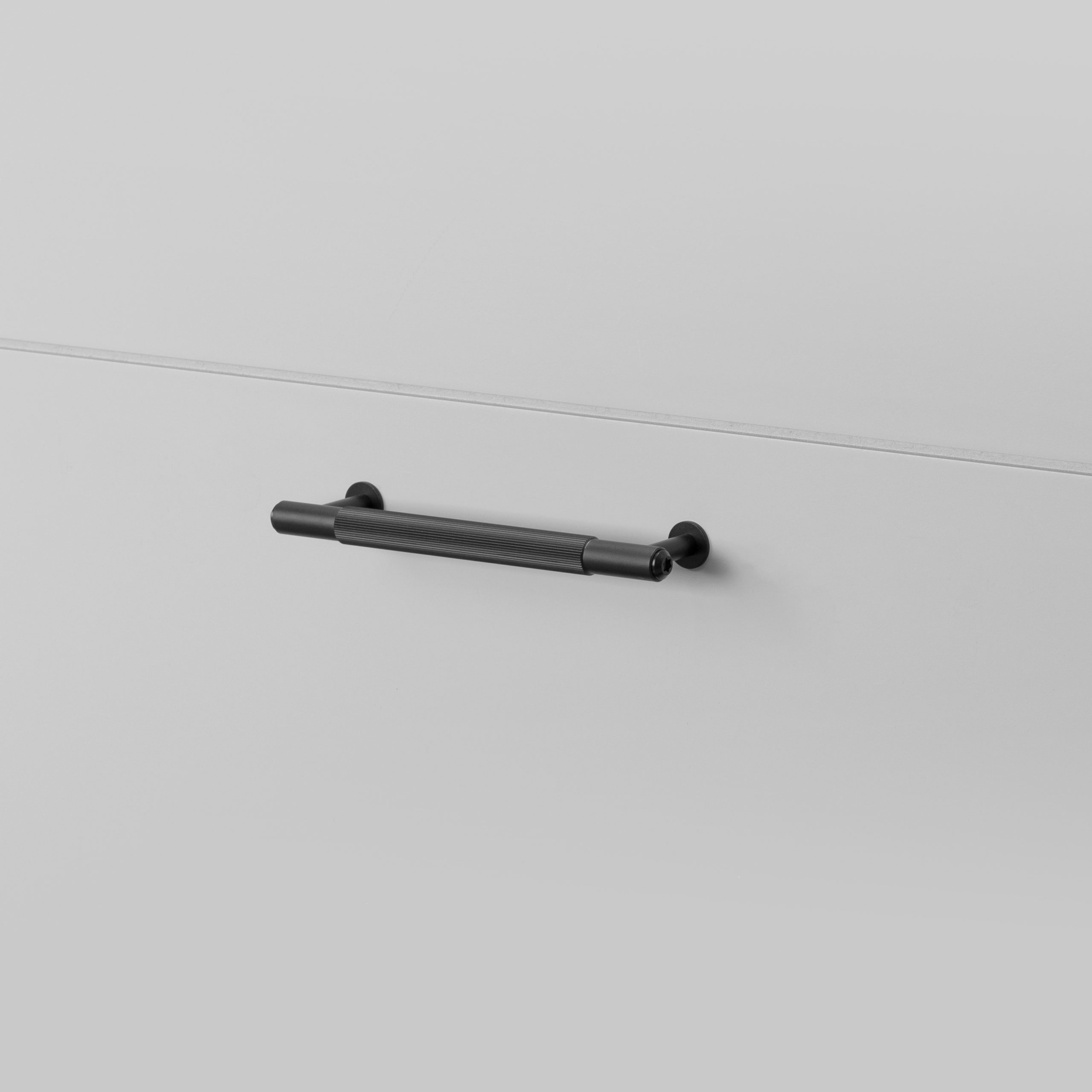 PULL BAR / LINEAR / BLACK