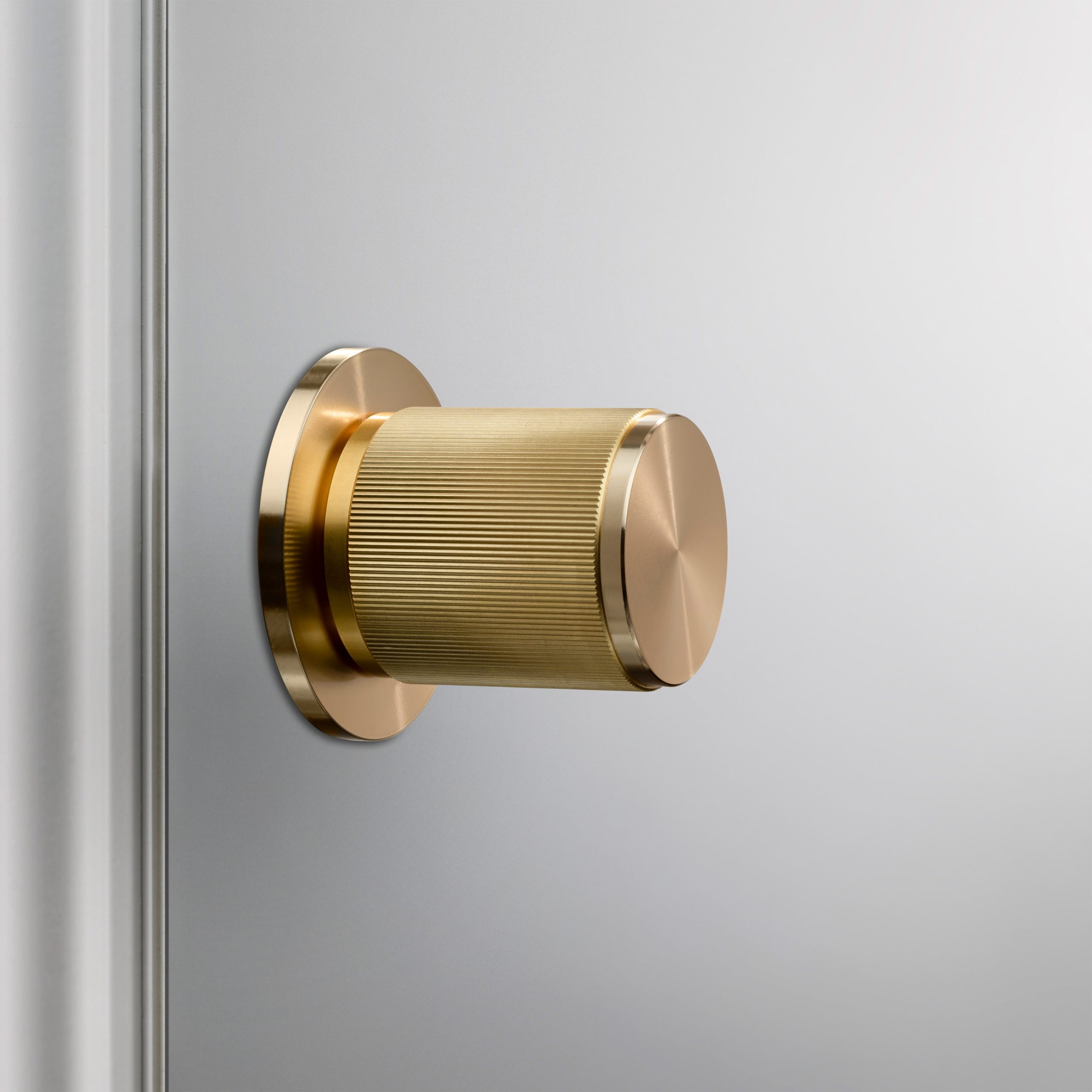 DOOR KNOB SET / LINEAR / BRASS