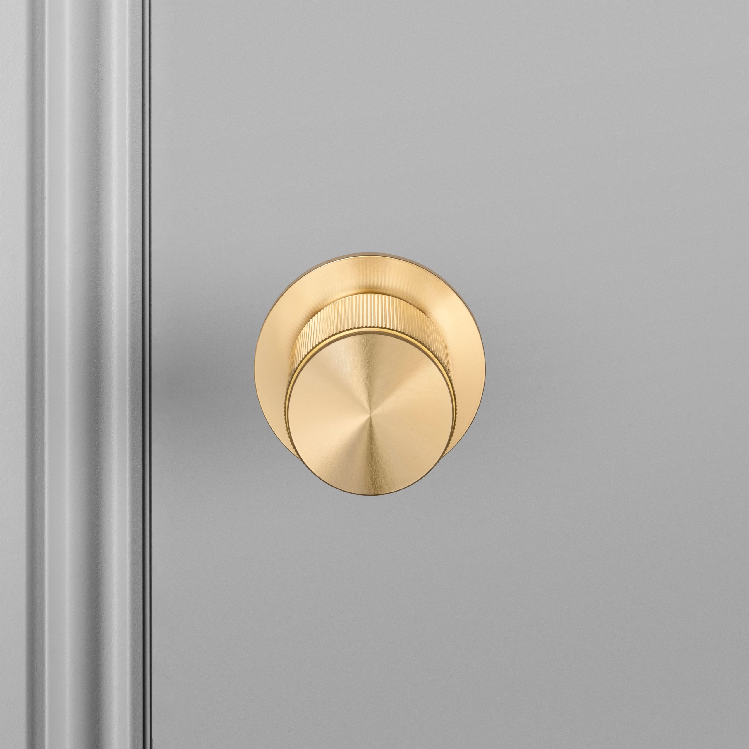 DOOR KNOB SET / LINEAR / BRASS