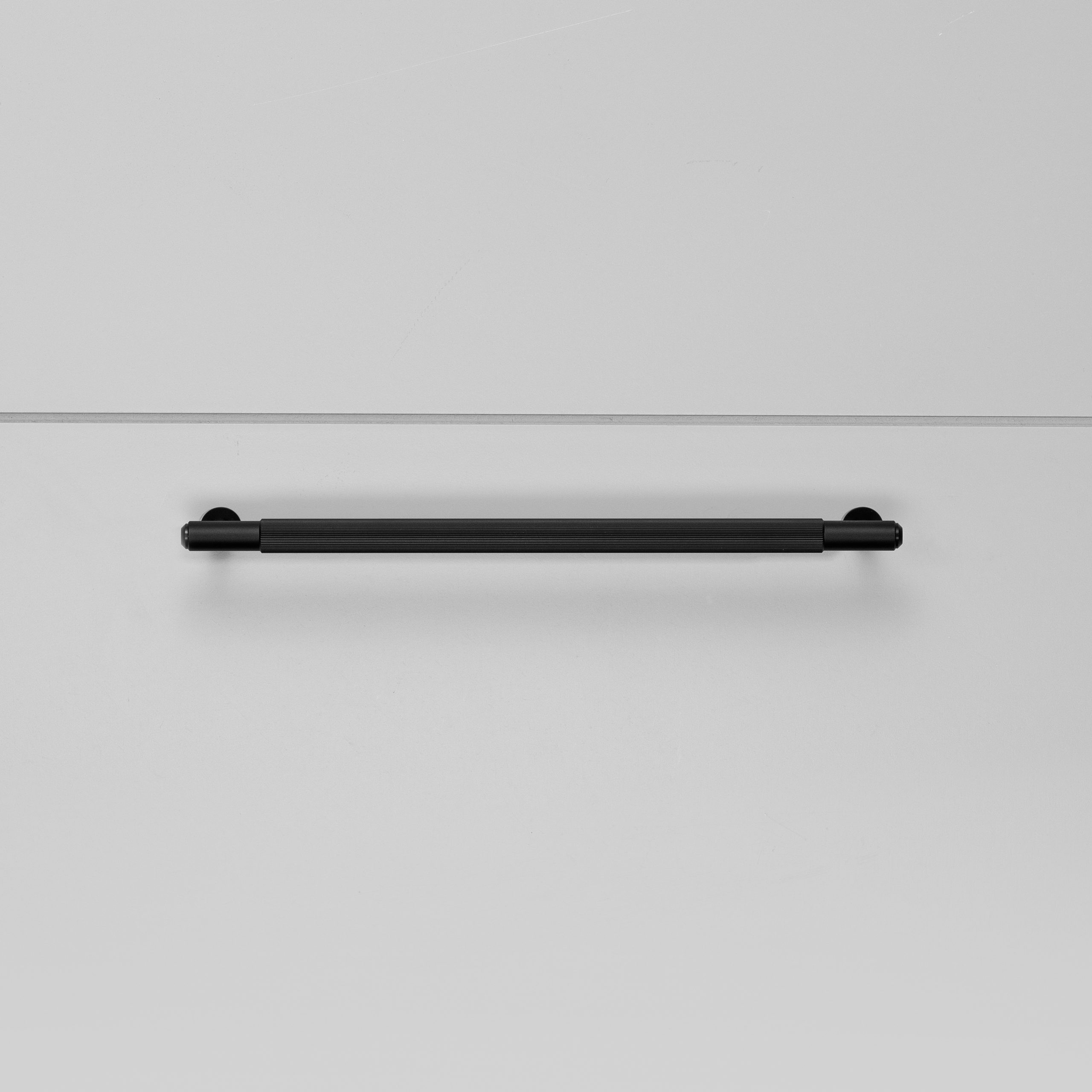 PULL BAR / LINEAR / BLACK