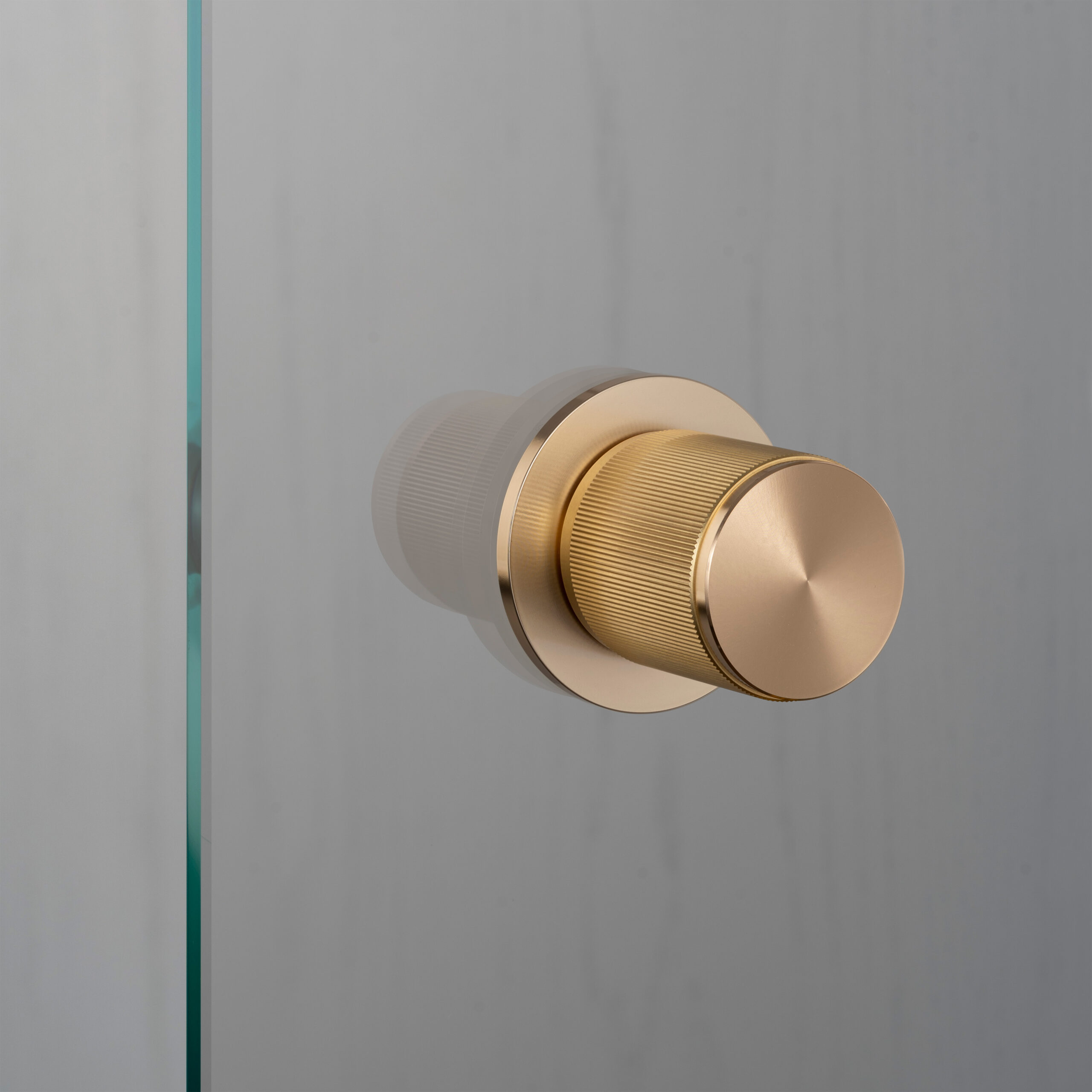 FIXED DOOR KNOB / SINGLE-SIDED / LINEAR / BRASS