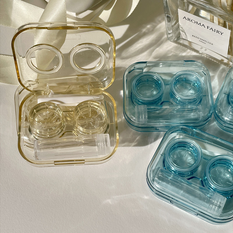 Integrated No-Twist Cap Contact Lens Companion Case