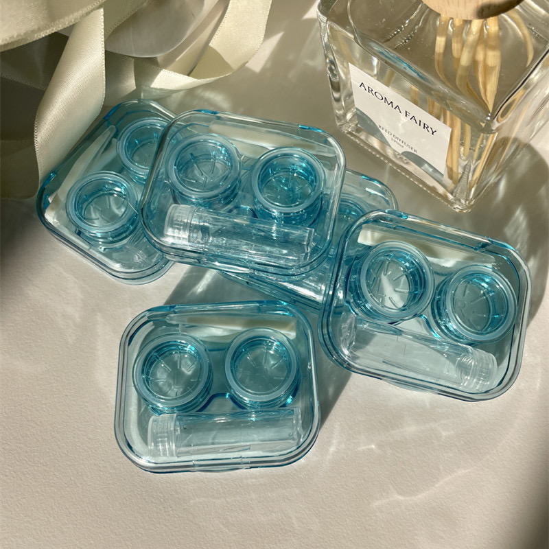 Integrated No-Twist Cap Contact Lens Companion Case