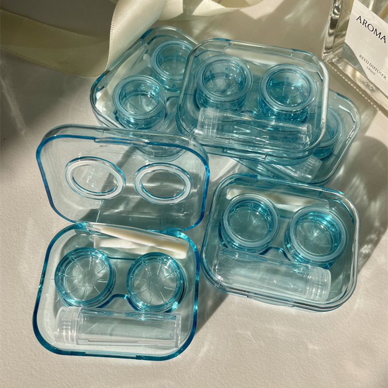 Integrated No-Twist Cap Contact Lens Companion Case