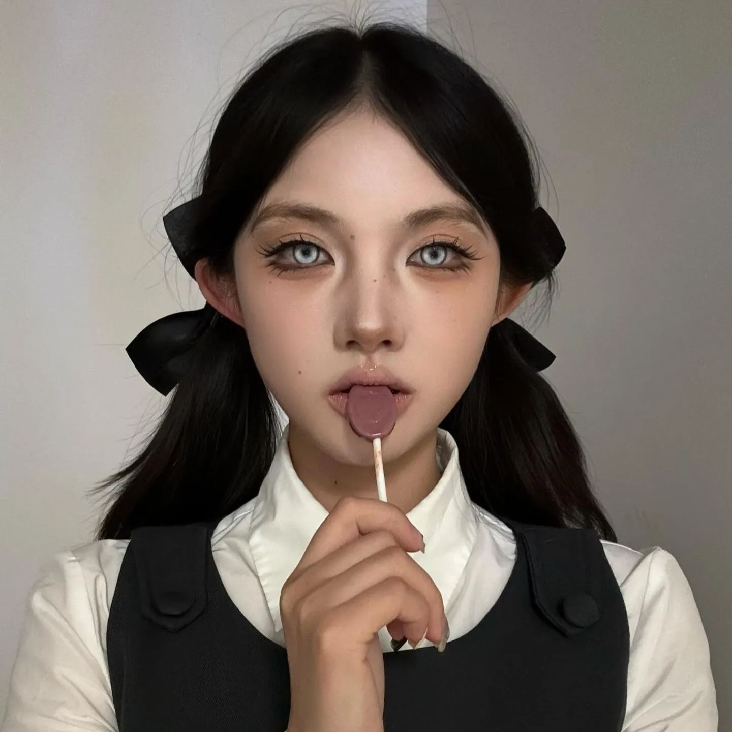 Eyeza Nebula White | 1 Day