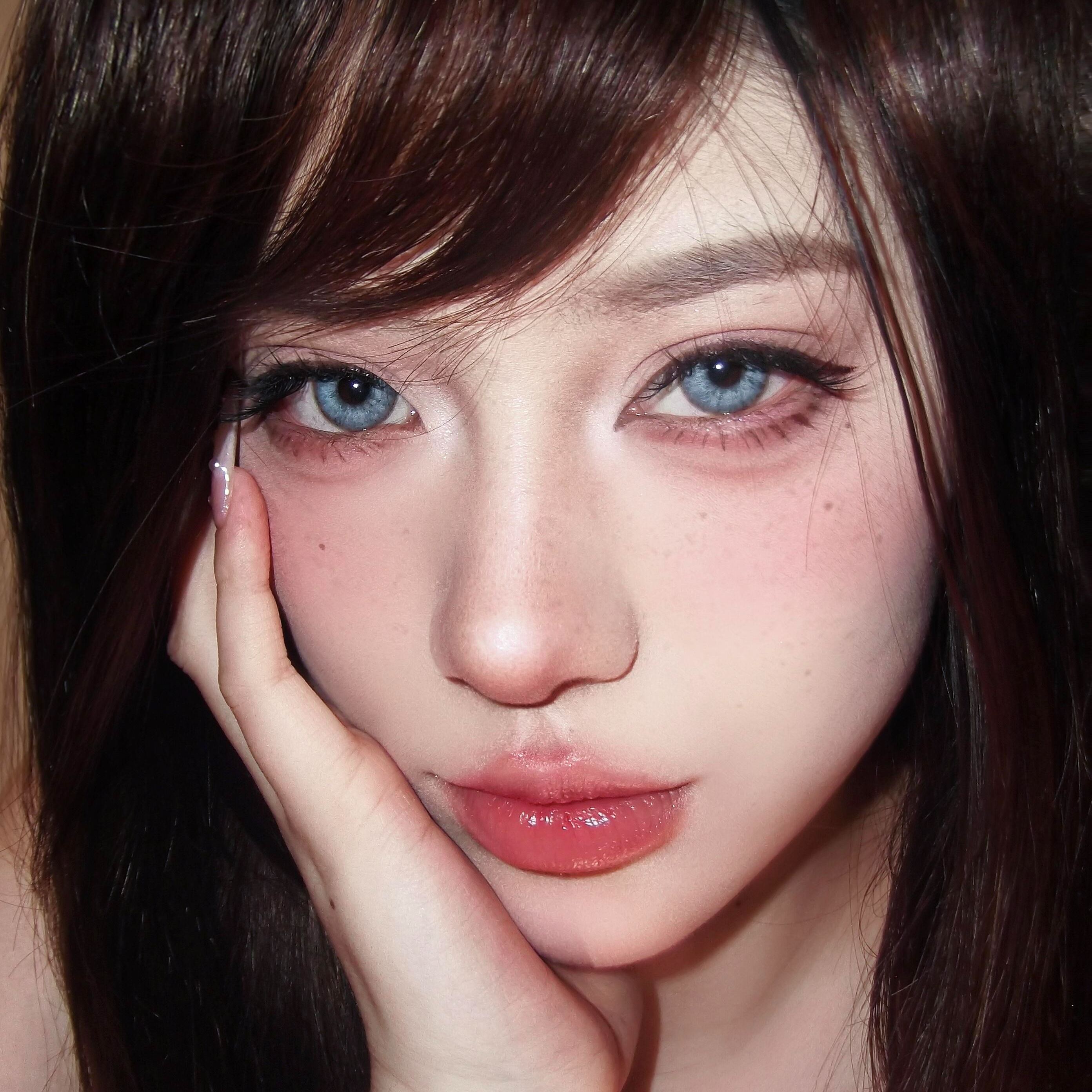 Eyeza Peacock Feather | 1 Day