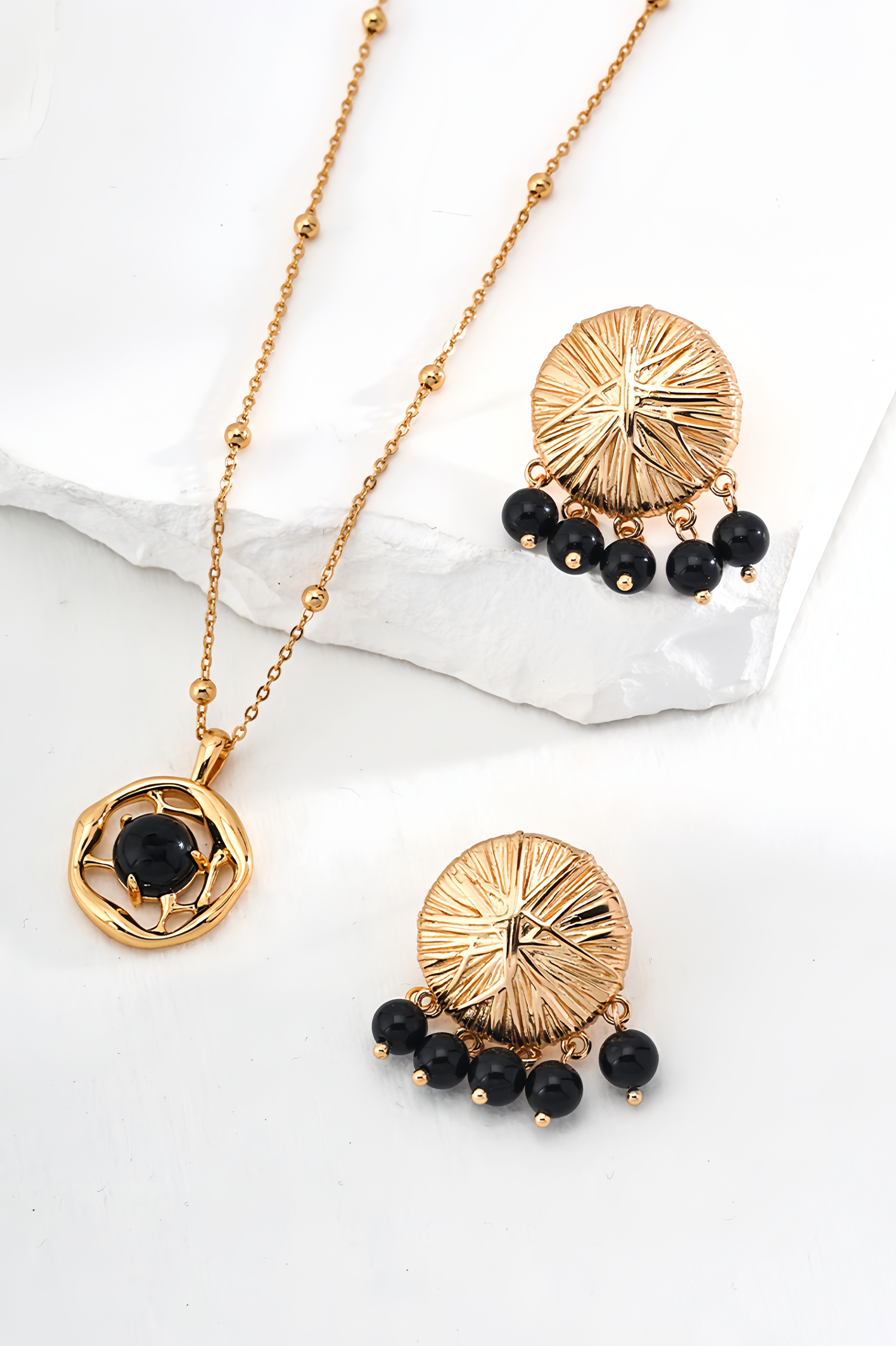 Natural Freshwater Pearl Flower Pendant Necklace