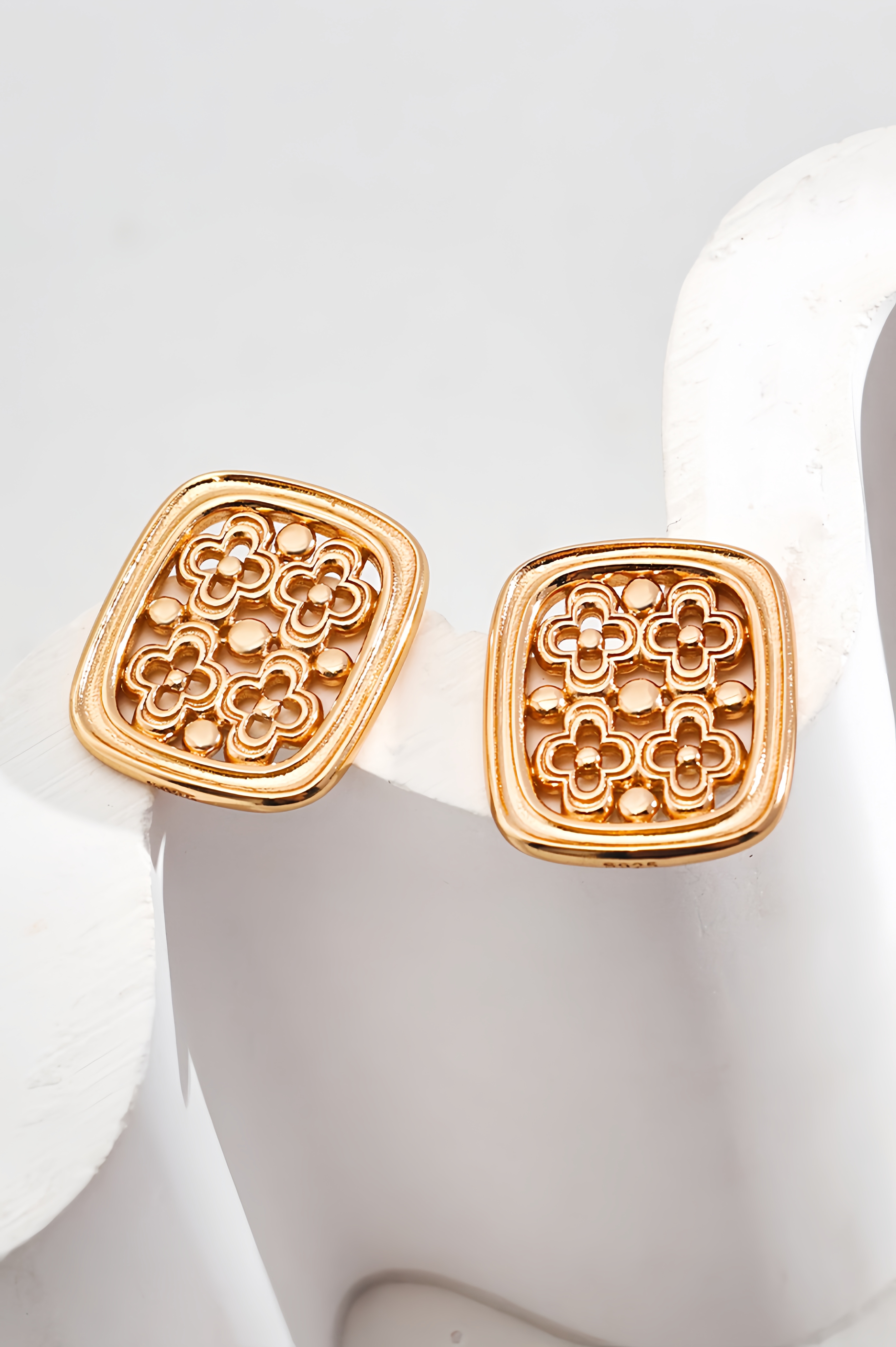 18K S925 Sterling Silver Fashion Simple Peplum Earrings