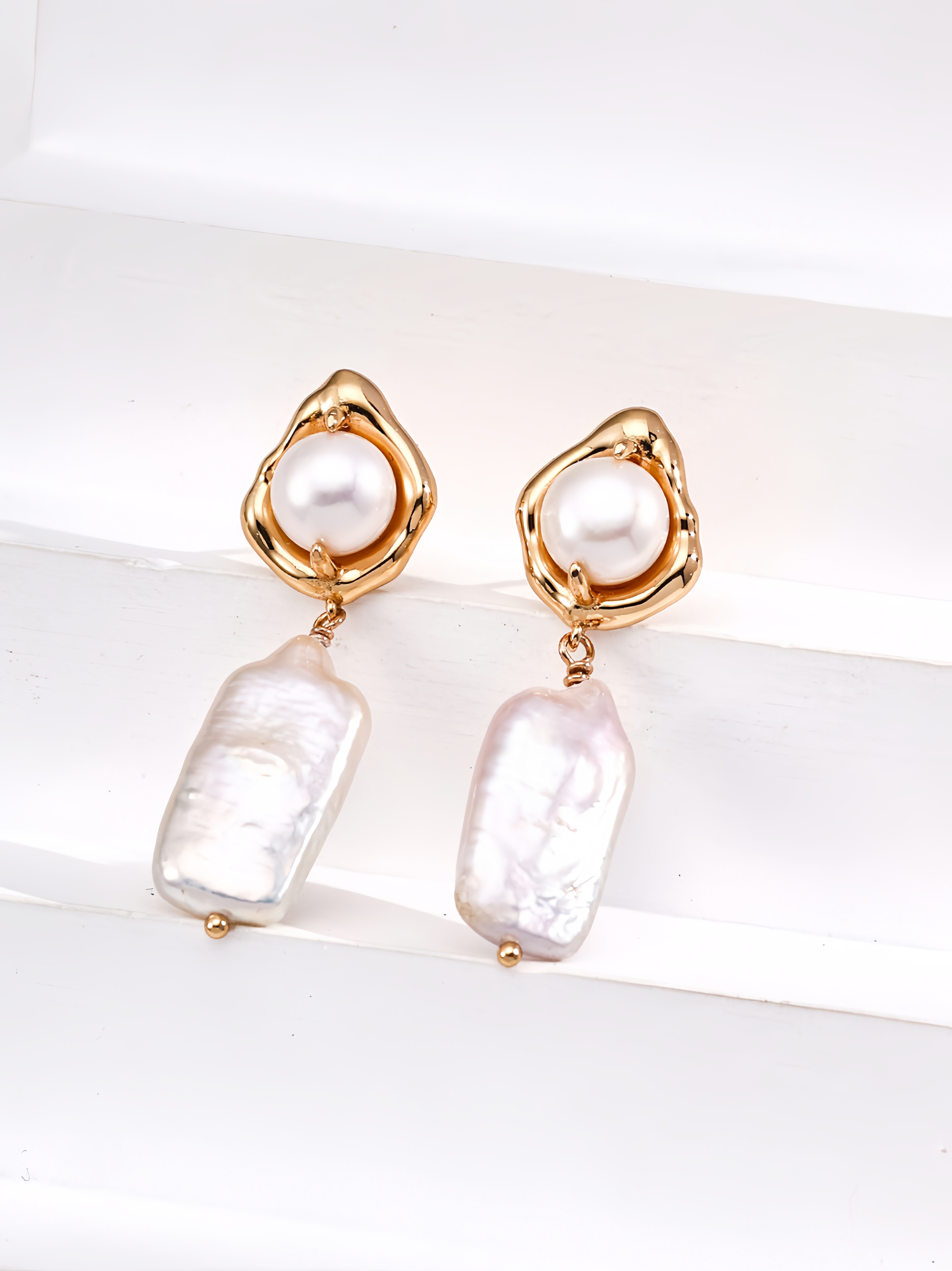 18K natural pearl delicate and noble fashion earrings