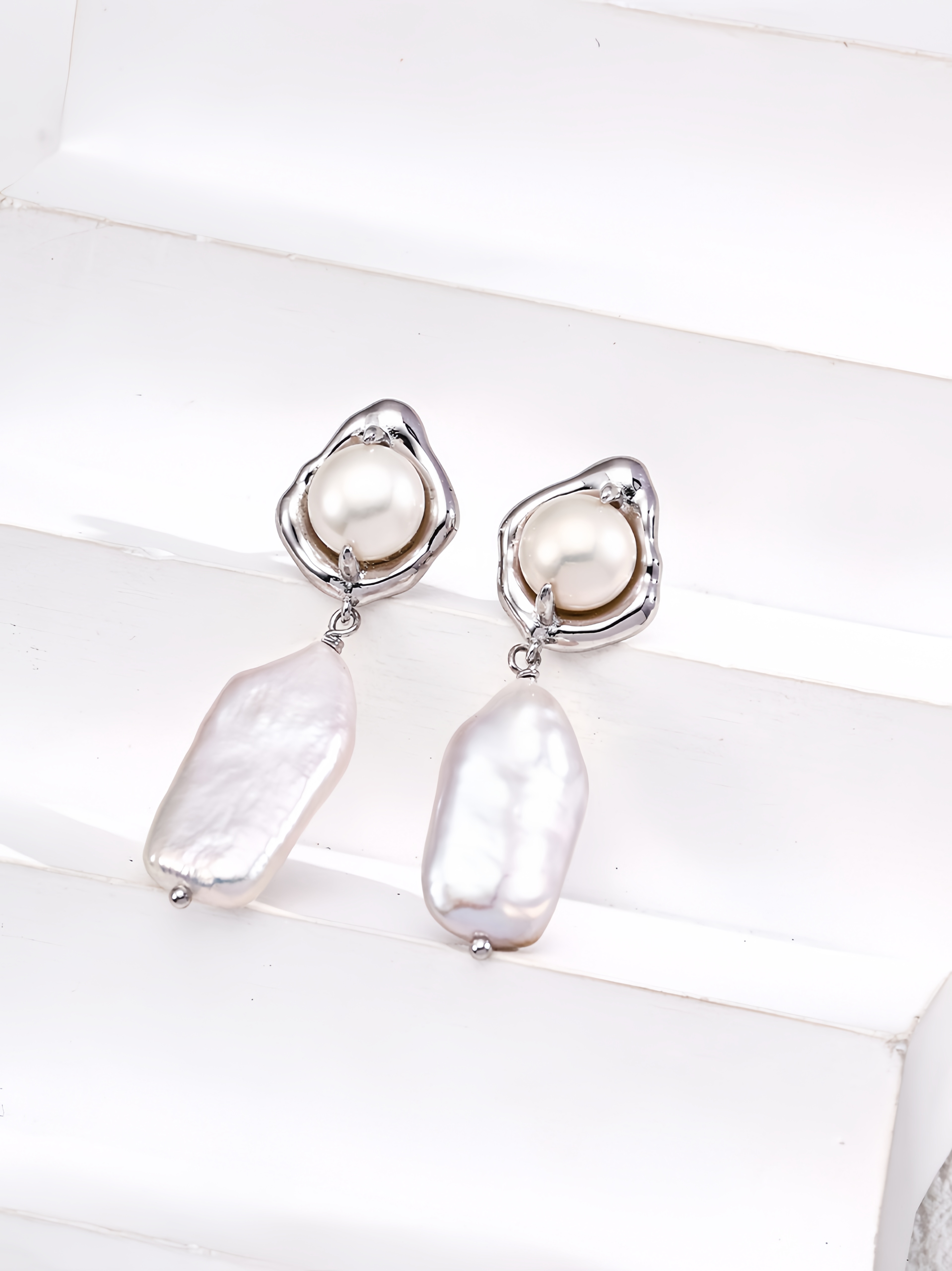 18K natural pearl delicate and noble fashion earrings