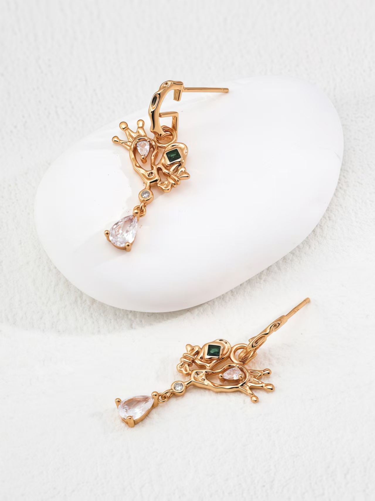 Luxurious, stylish, playful, and playful 18K 925 sterling silver earrings