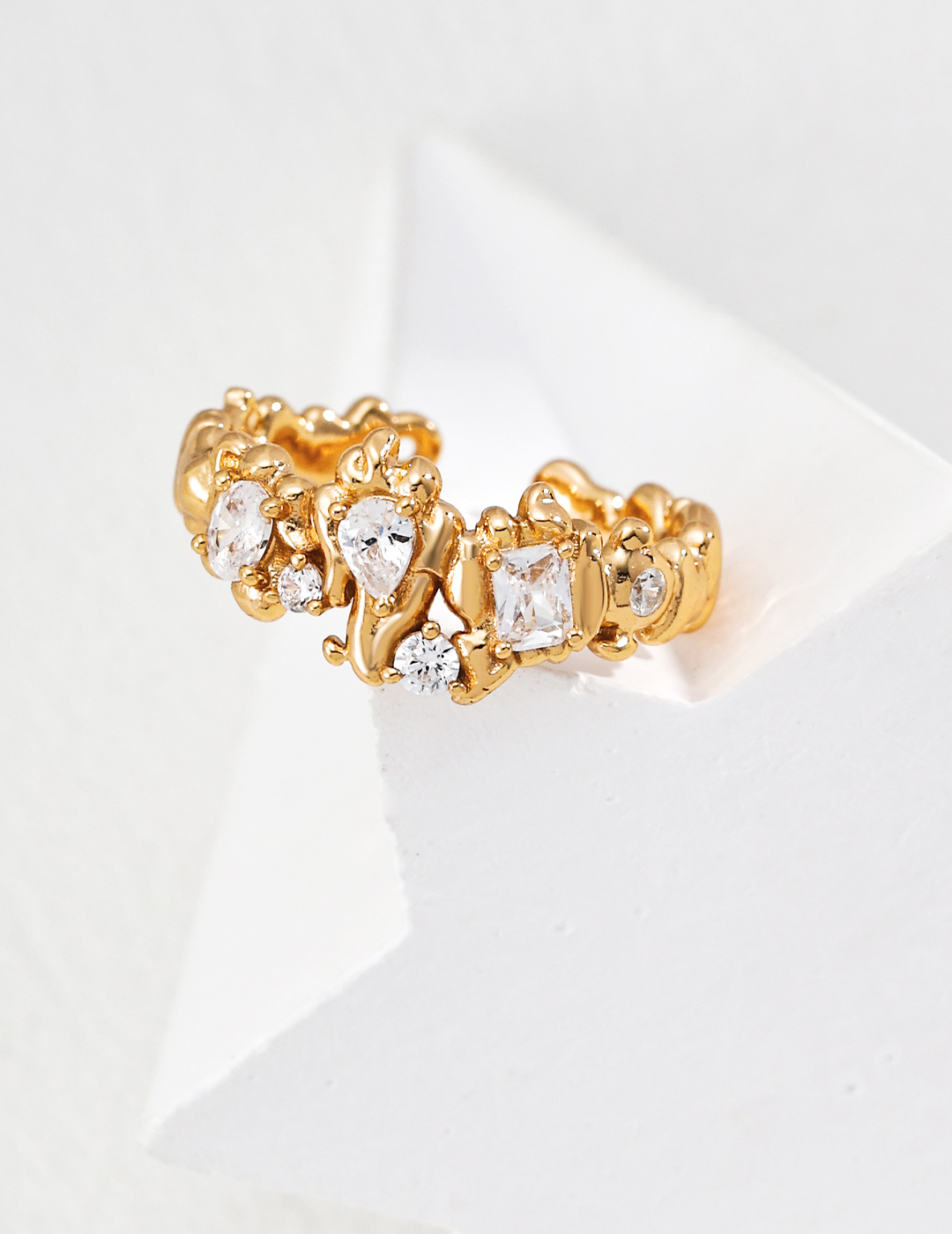 18K 925 Sterling Silver Fashionable and Delicate Zirconia Ring