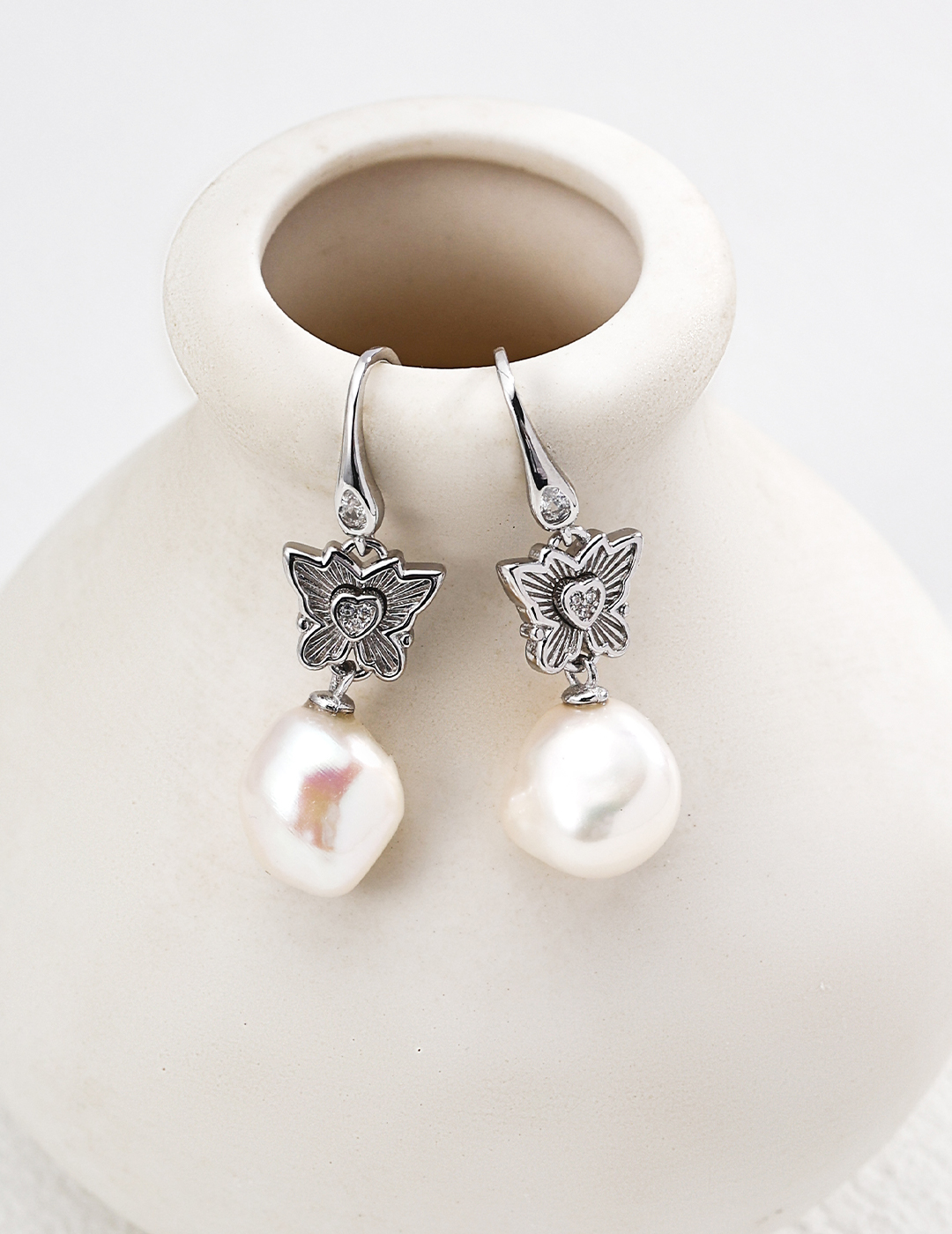 18K S925 sterling silver natural pearl earrings, a stylish and elegant retro and versatile design