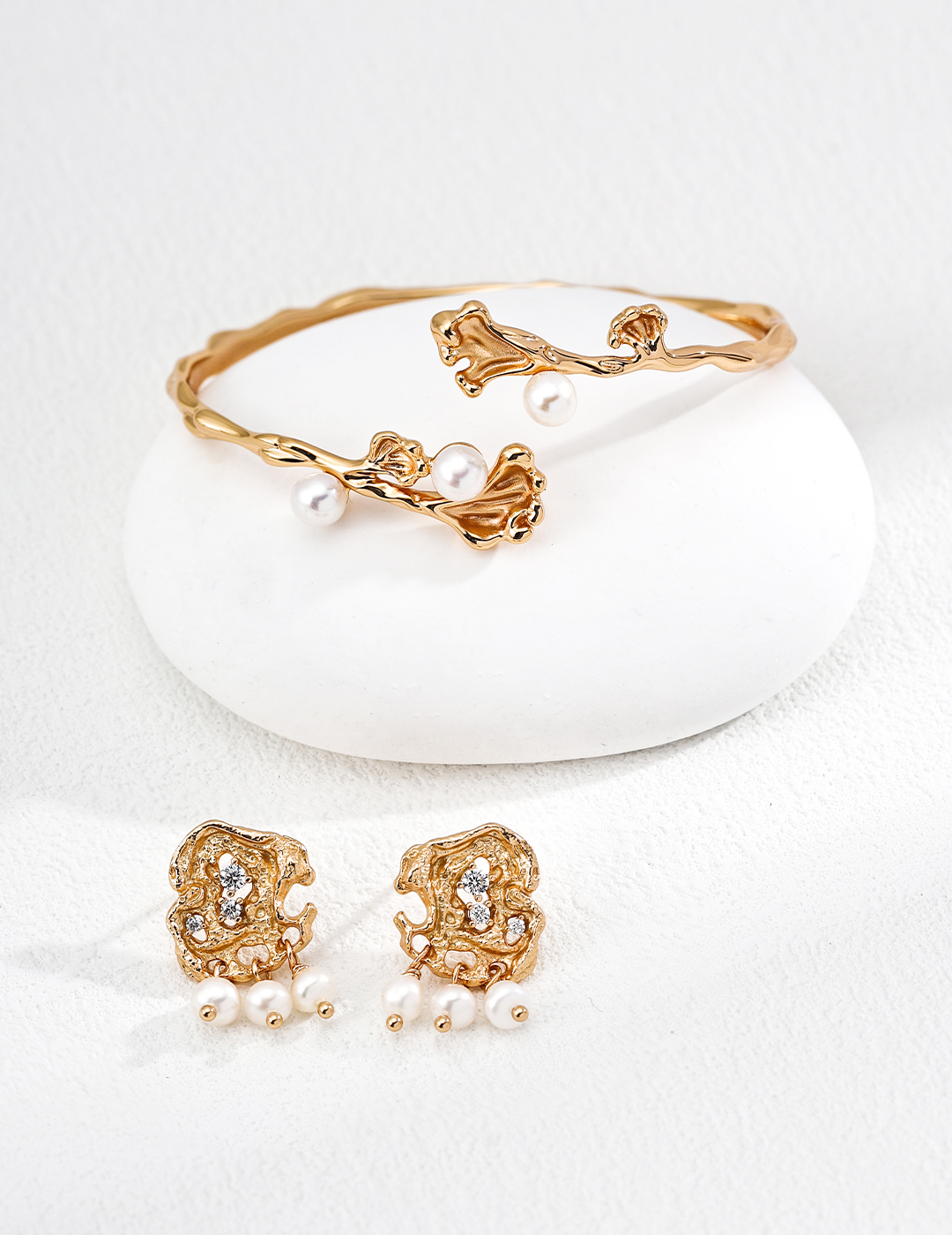 18K S925 silver vintage and stylish natural pearl earrings.