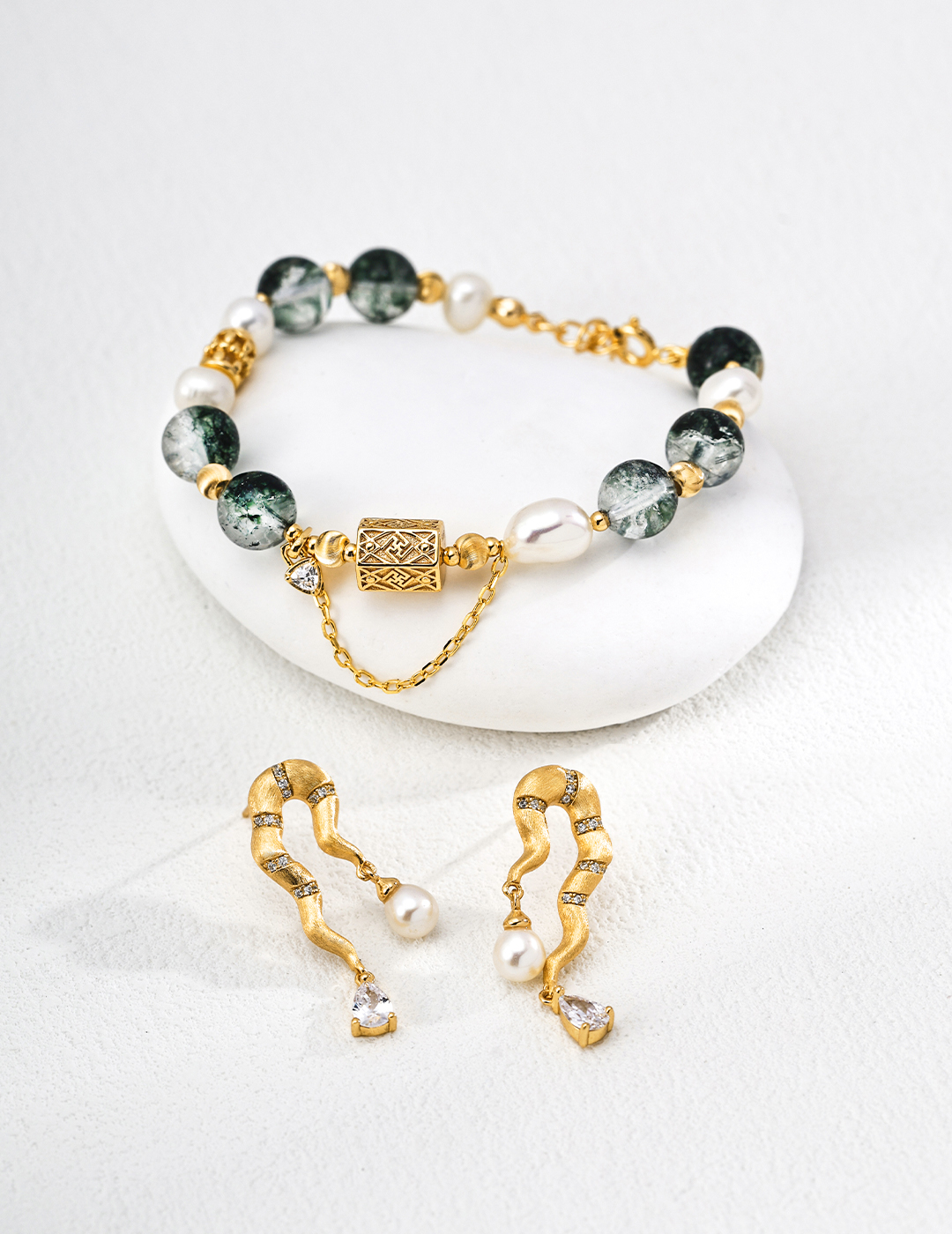 18K S925 sterling silver fresh, elegant and fashionable pearl crystal bracelet