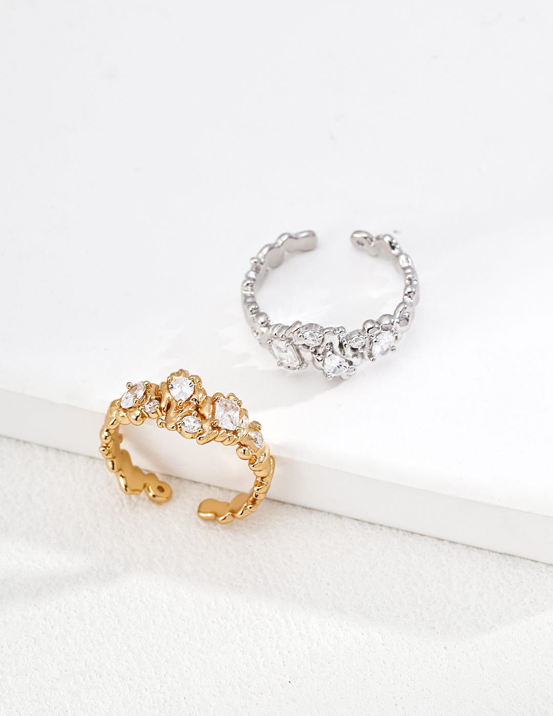 18K 925 Sterling Silver Fashionable and Delicate Zirconia Ring