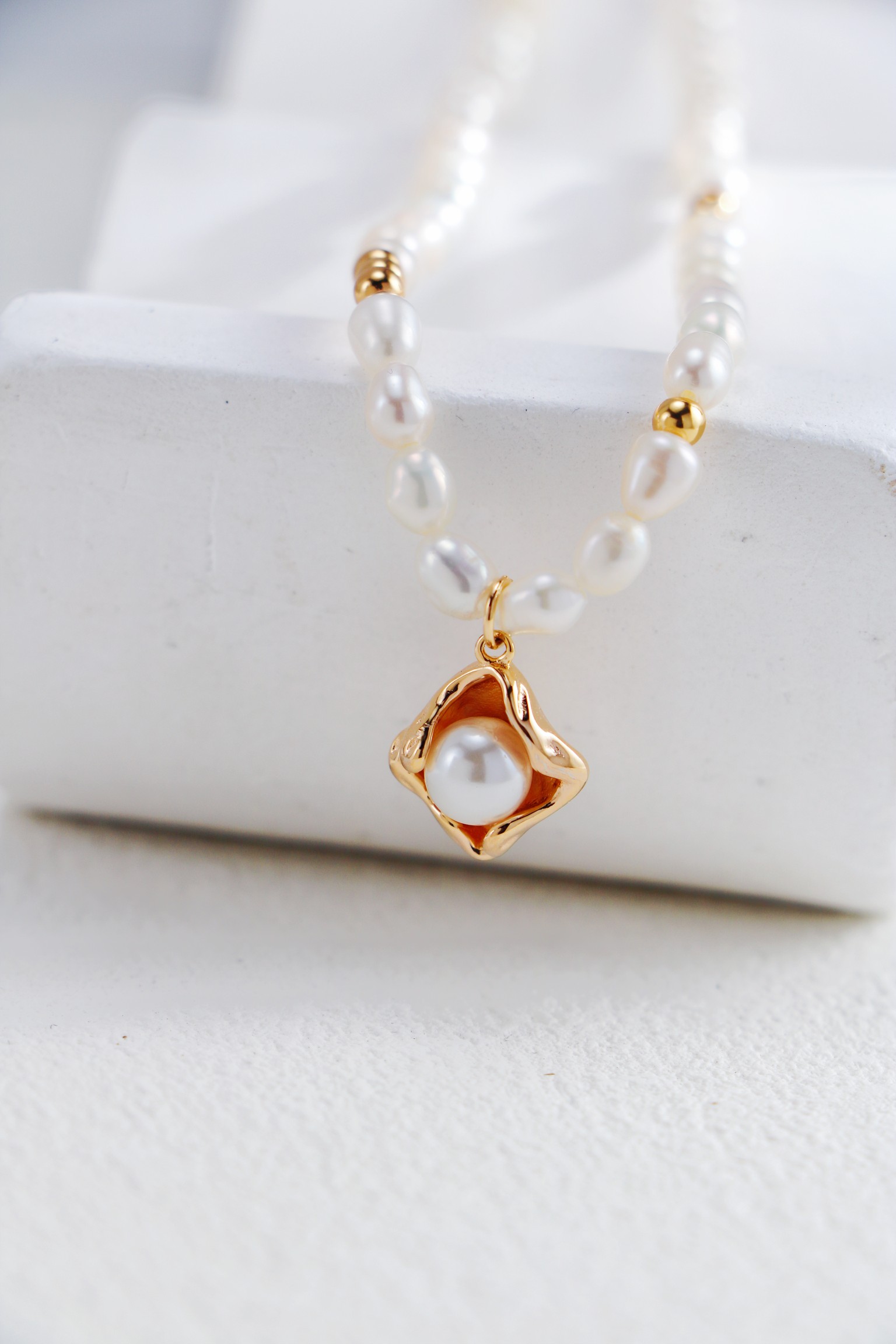 S925 Sterling Silver Vintage Fashion Exquisite Gold Pearl Mother-of-Pearl Necklace