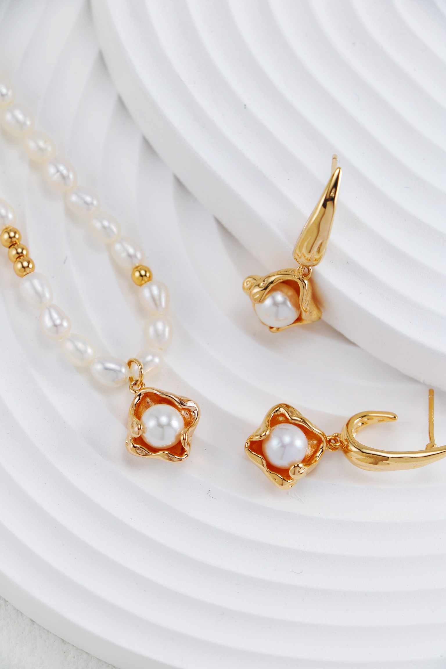 S925 Sterling Silver Vintage Fashion Exquisite Gold Pearl Mother-of-Pearl Necklace