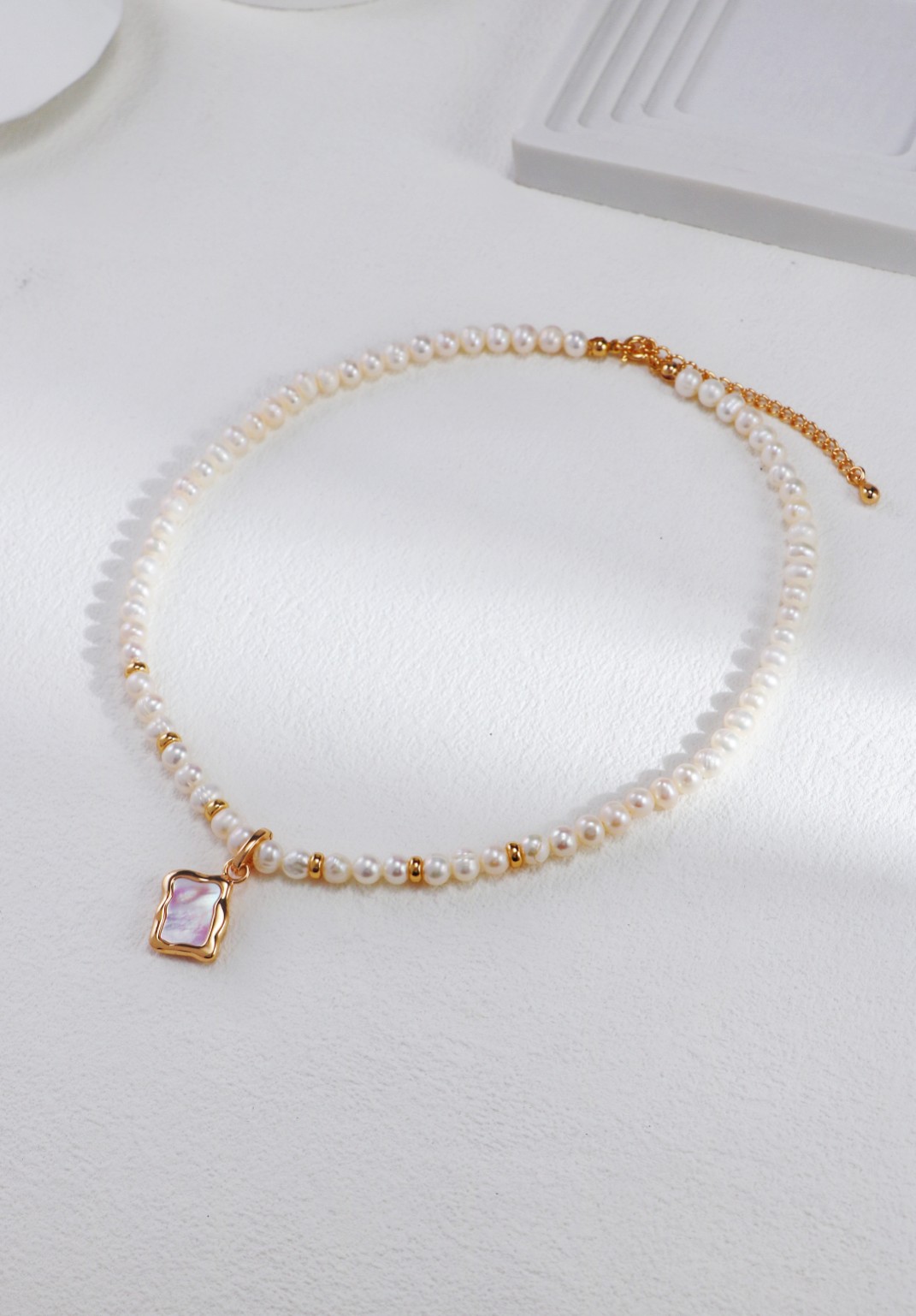 18K Gold & S925 Silver Fashionable and Elegant White Shell Double-Sided Pendant/Pearl Necklace