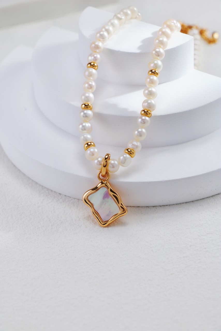 18K Gold & S925 Silver Fashionable and Elegant White Shell Double-Sided Pendant/Pearl Necklace