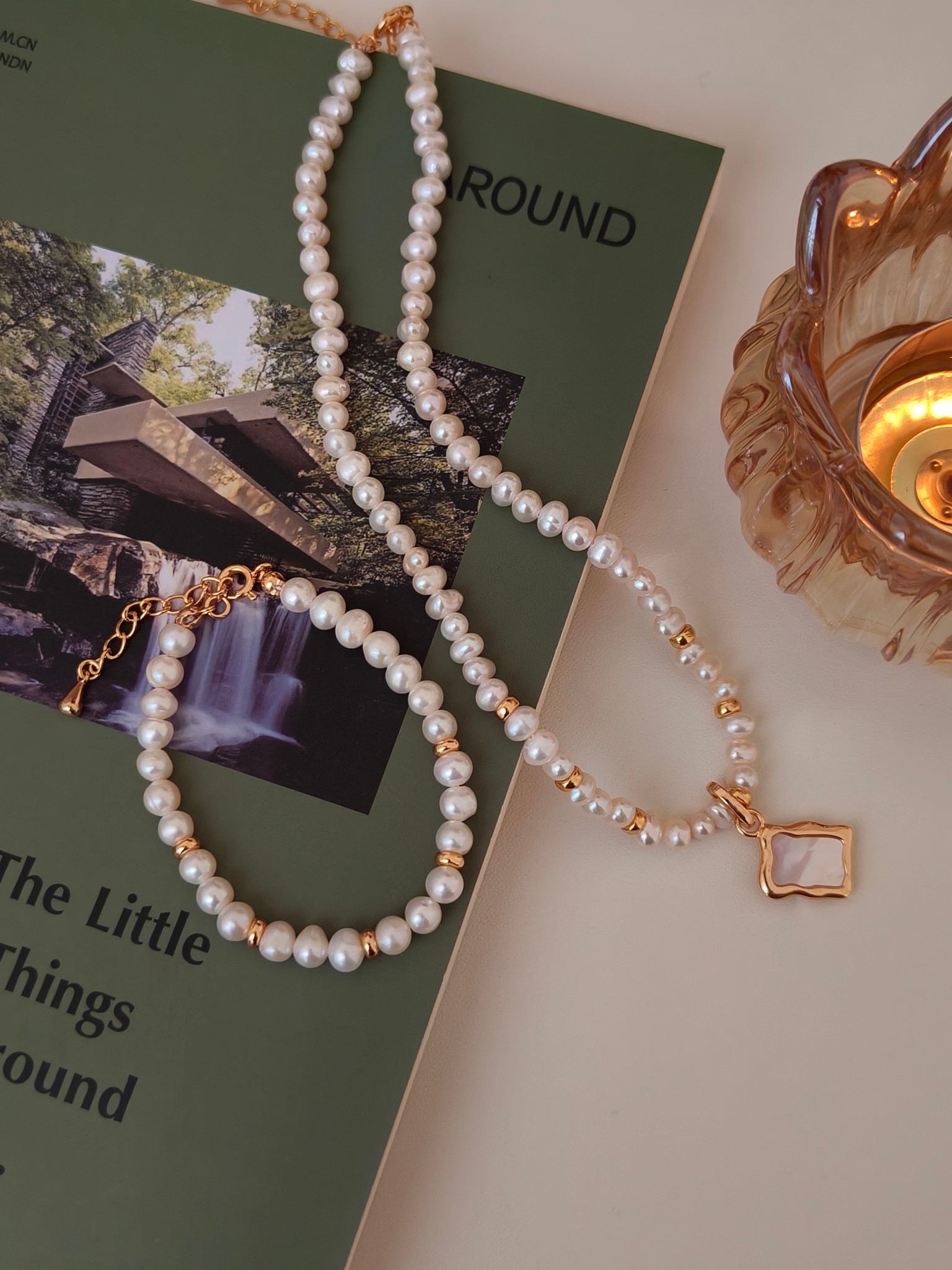 18K Gold & S925 Silver Fashionable and Elegant White Shell Double-Sided Pendant/Pearl Necklace