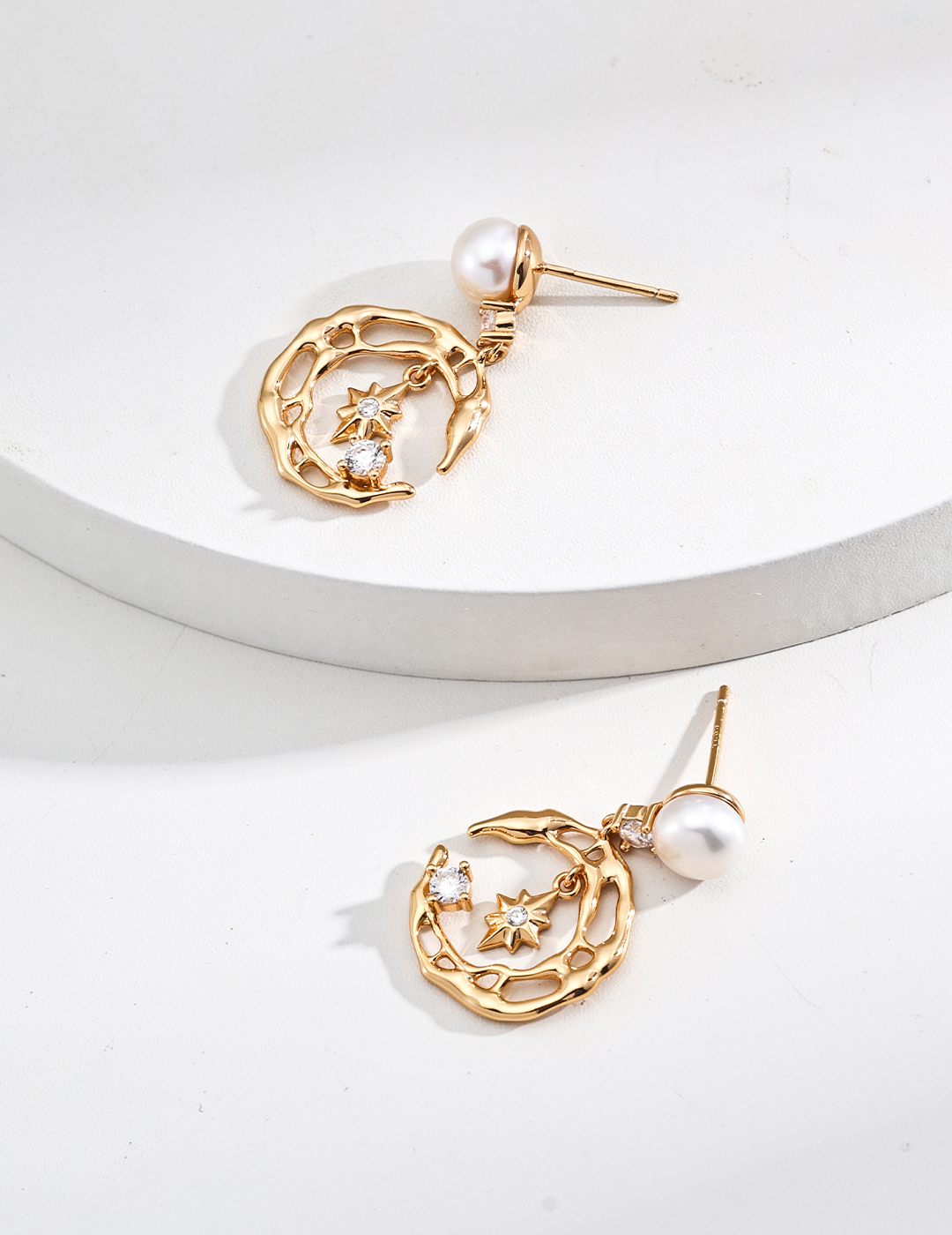 18K Gold-Plated S925 Silver Fashion Design Natural Pearl Zircon Earrings