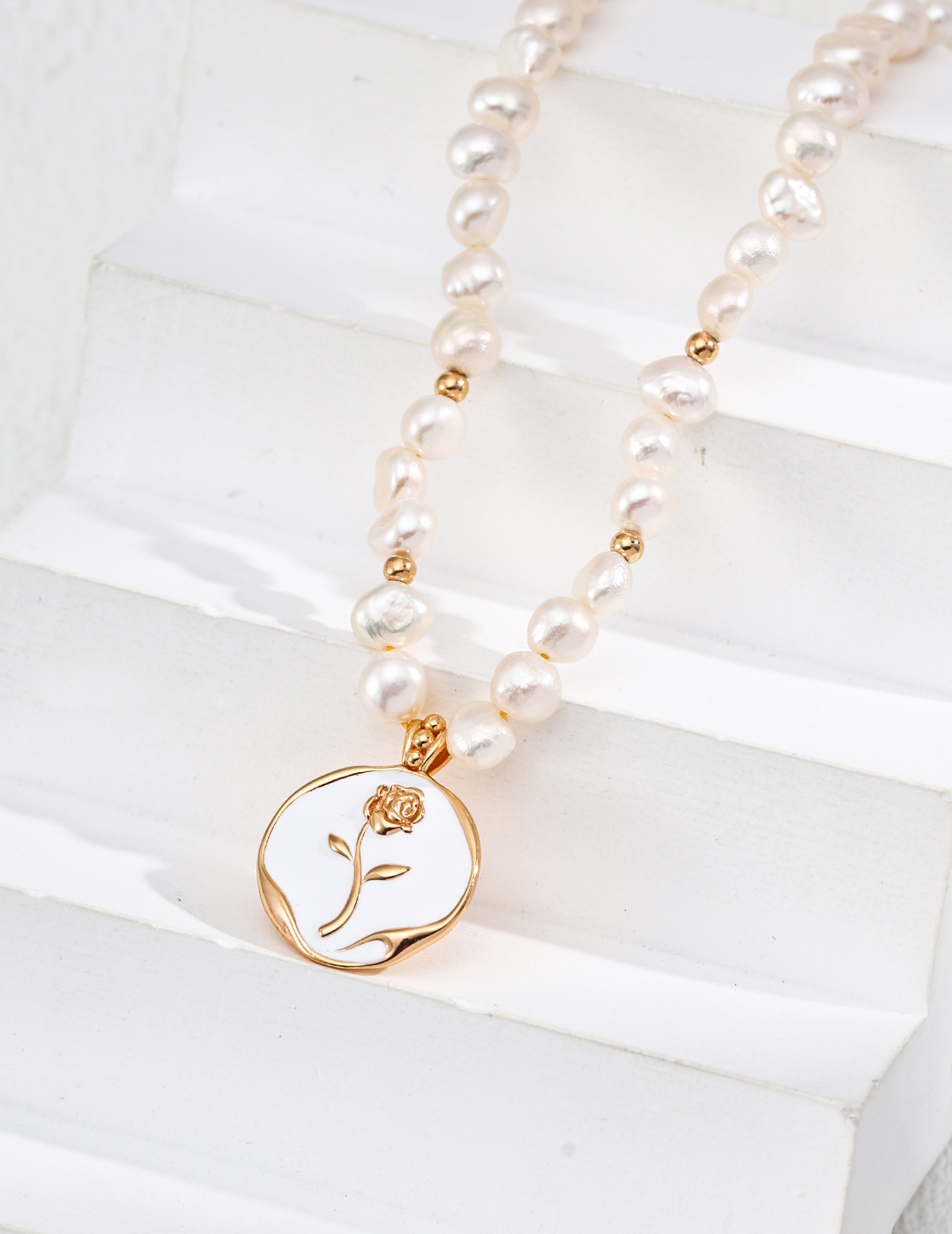 18K Gold Plated S925 Sterling Silver Fashionable and Elegant Natural Pearl Enamel Rose Pendant Necklace