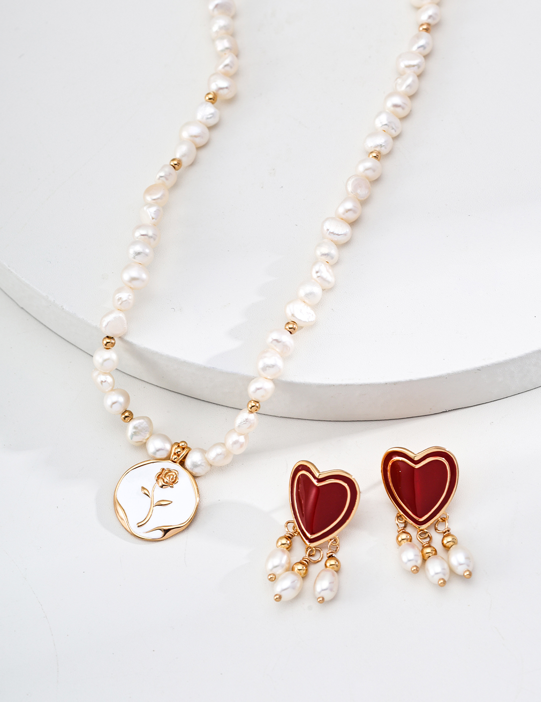 18K Gold Plated S925 Sterling Silver Fashionable and Elegant Natural Pearl Enamel Rose Pendant Necklace