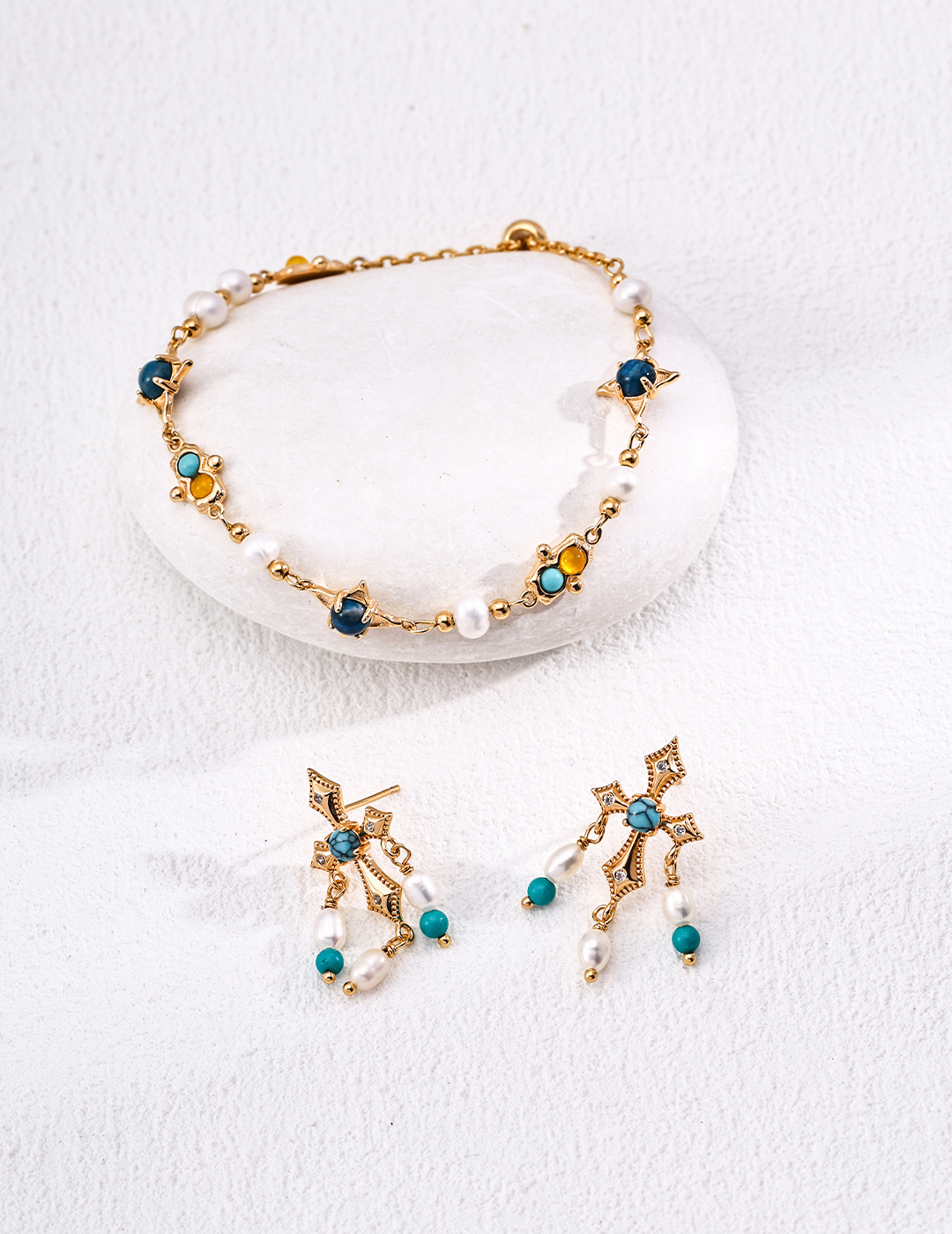 18K S925 silver vintage-inspired natural pearl, turquoise, and chalcedony bracelet.