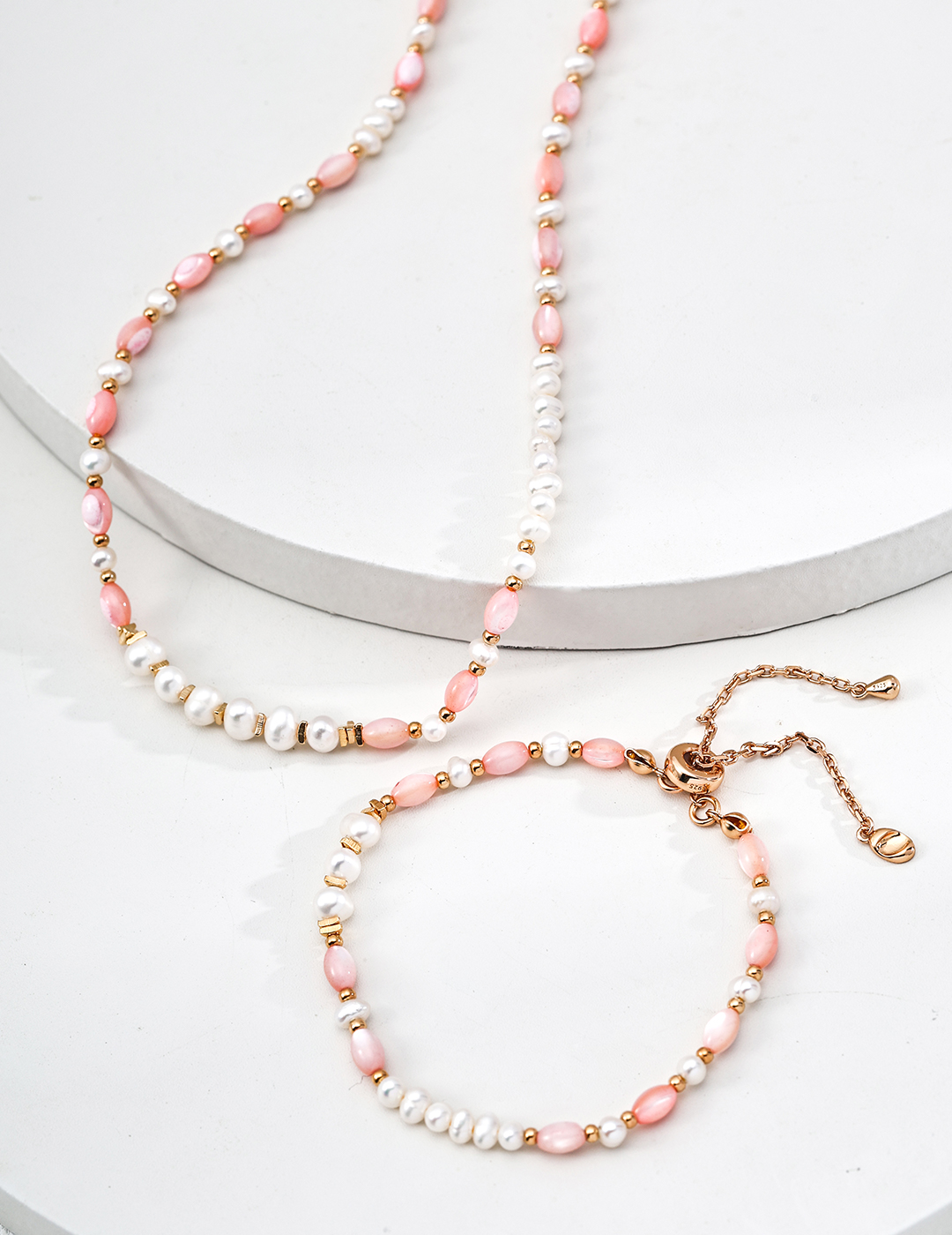 18K Gold Plated S925 Sterling Silver Simple and Fresh Natural Pearl and Pink Mother-of-Pearl Necklace
