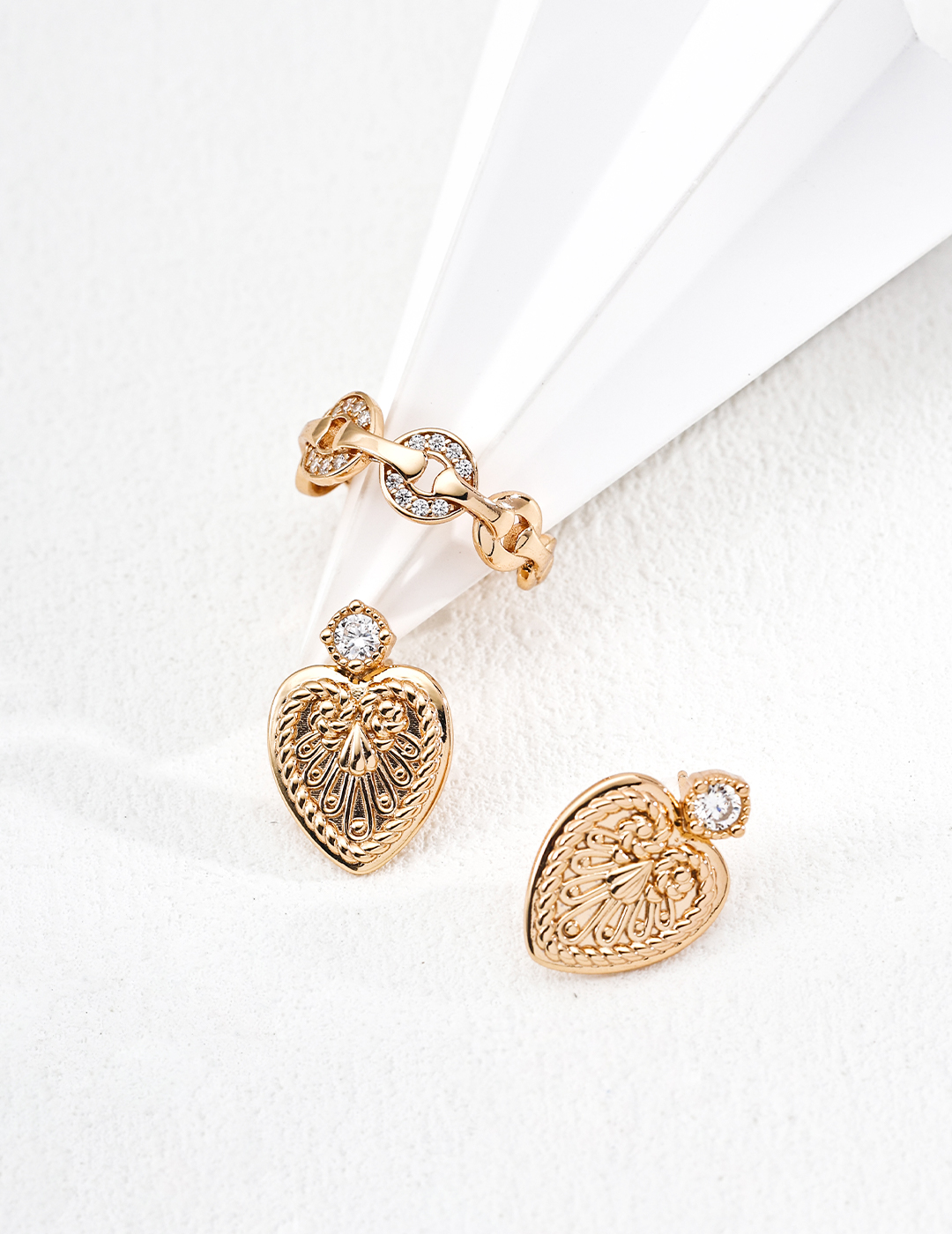 18K Gold S925 Silver Fashion Ring with Unique Zircon Design