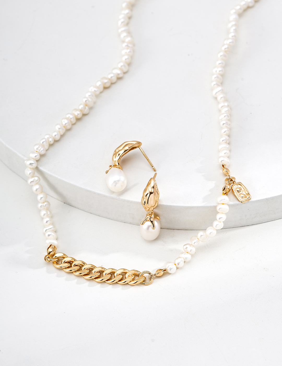 18K S925 Silver Vintage Fashion Niche Natural Pearl Earrings