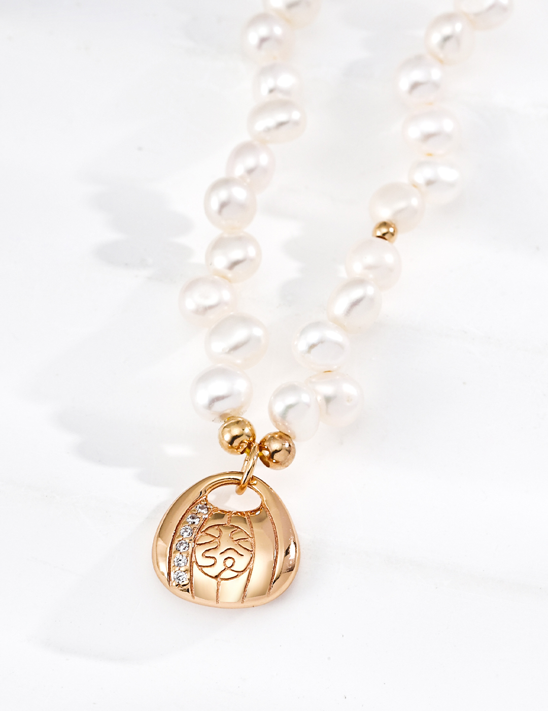 18K S925 Sterling Silver Fashionable, Elegant, and Noble Pearl Necklace and Bracelet 