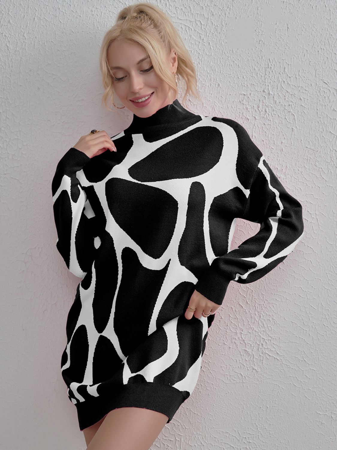 Vestido suéter contrastante com gola simulada