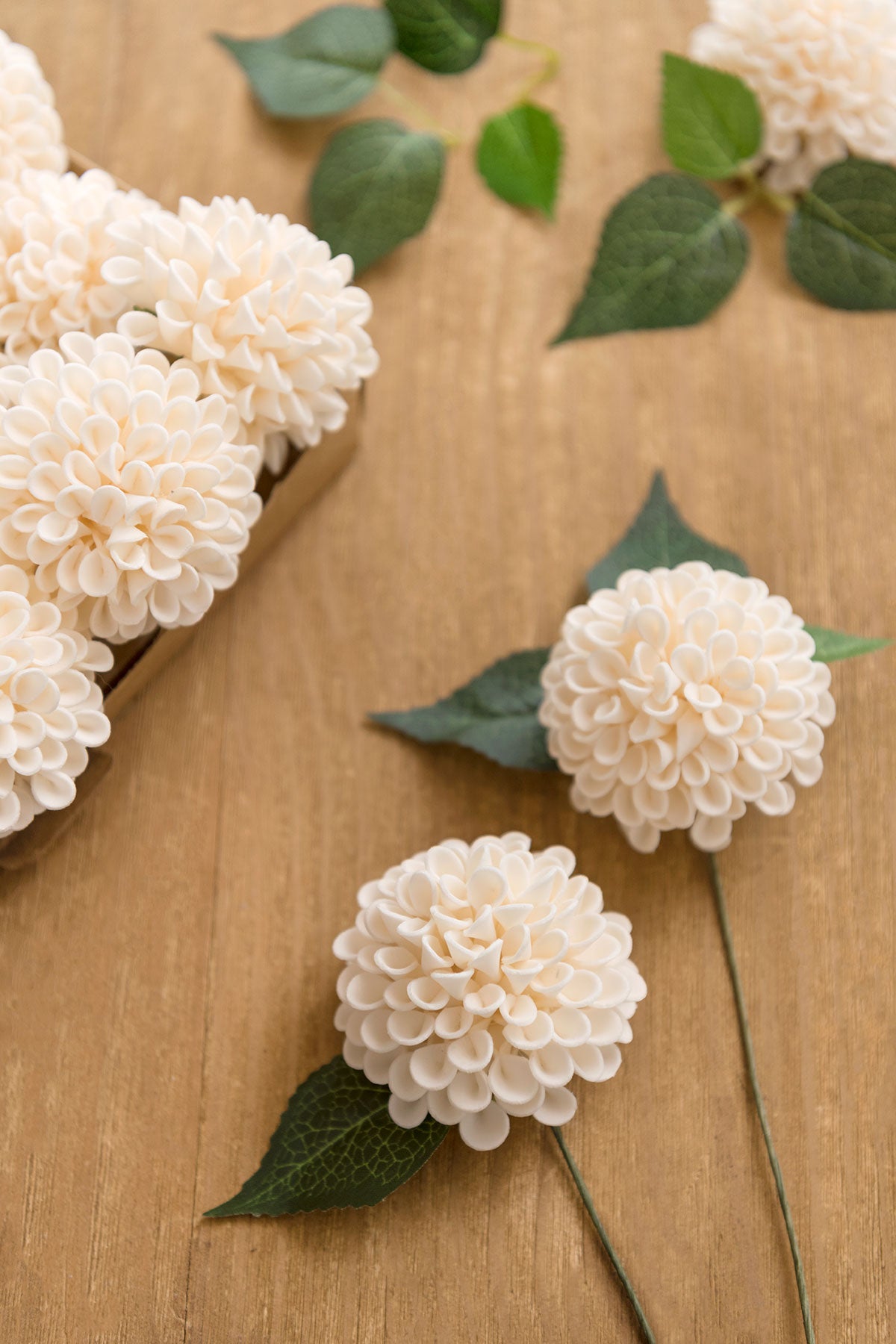 Dália de espuma de 2,5" com haste - 12 cores