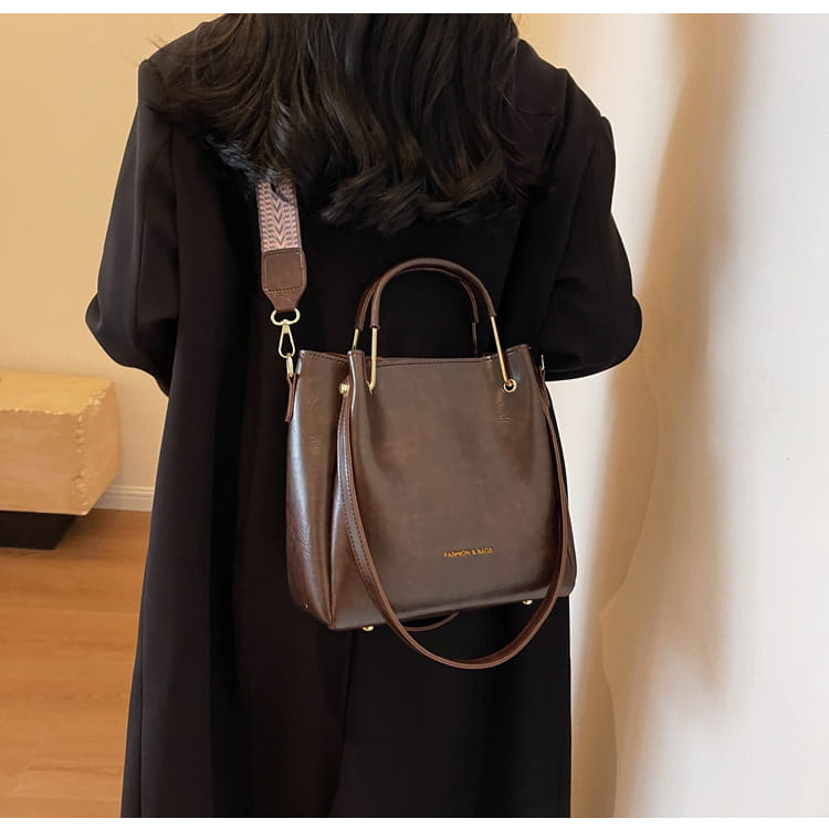 Bolsa Tote Retro Marrom Grande Capacidade com Ferragens Douradas