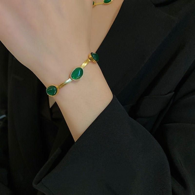 Conjunto de colar com pingente de cristal verde oval com pulseira e ganhos