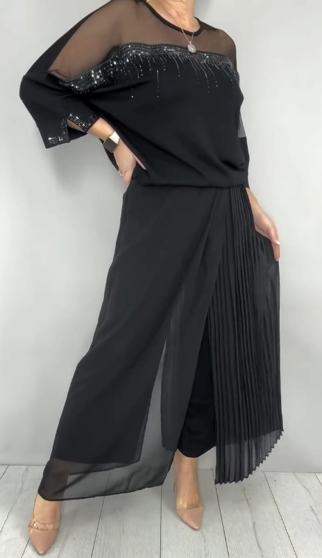 Conjunto de blusa com decote redondo e painéis em tela + calças pantalonas plissadas