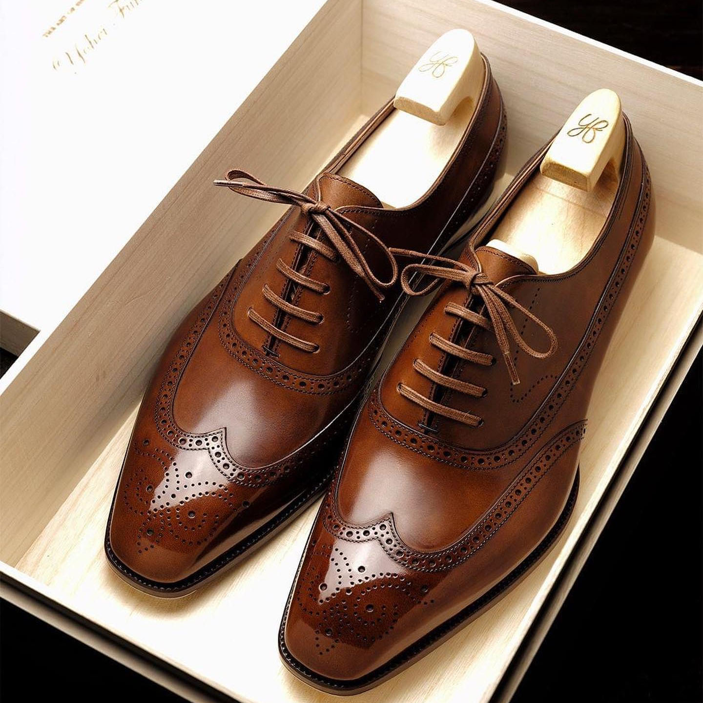 Sapatos de homem de negócios versáteis e confortáveis